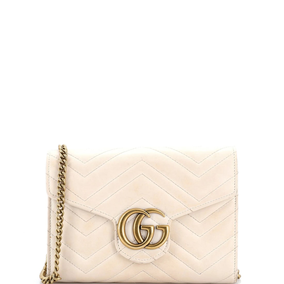 Gucci Mini GG Marmont Chain Wallet in Matelasse Leather: Gucci Mini GG Marmont Chain Wallet in Matelasse Leather Gucci Mini GG Marmont Chain Wallet in white matelasse leather, measuring 5" x 8" x 2", in good condition with heavy exterior wear and stains. It