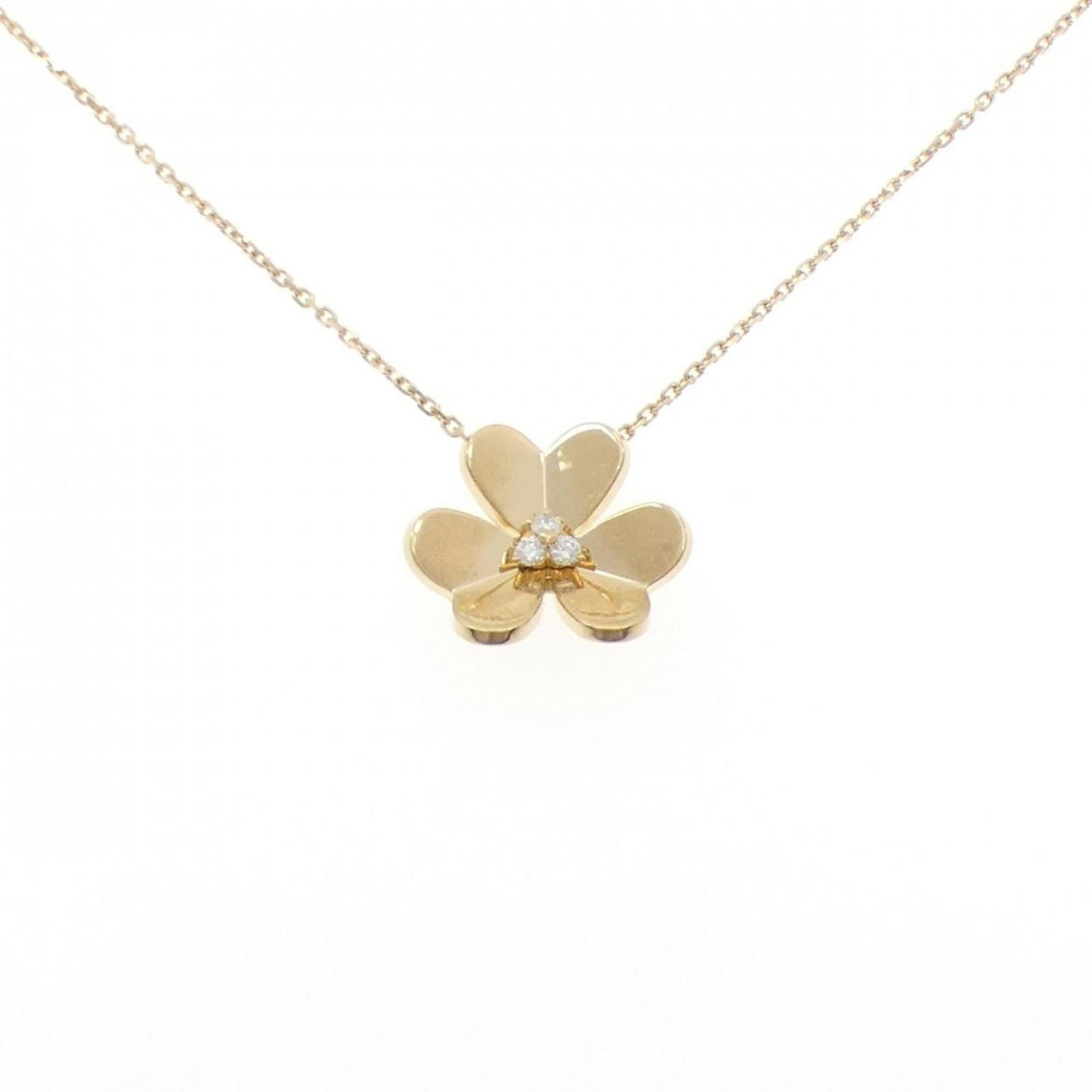 Van Cleef & Arpels 18K Yellow Gold: Van Cleef & Arpels 18K Yellow Gold Van Cleef & Arpels necklace for women in 18K yellow gold, featuring a diamond pendant, with a neck circumference of 37 cm - 41 cm and pendant size 20.3mm x 22.4mm, i