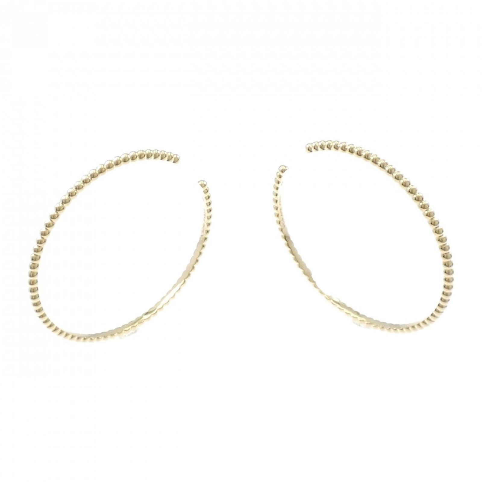 Van Cleef & Arpels Yellow Gold Hoop Earrings (18K): Van Cleef & Arpels Yellow Gold Hoop Earrings (18K) These Van Cleef & Arpels Hoop Earrings are made of 18K Yellow Gold, designed for women, and measure 56.90mm x 2.70mm. They are in very good condition