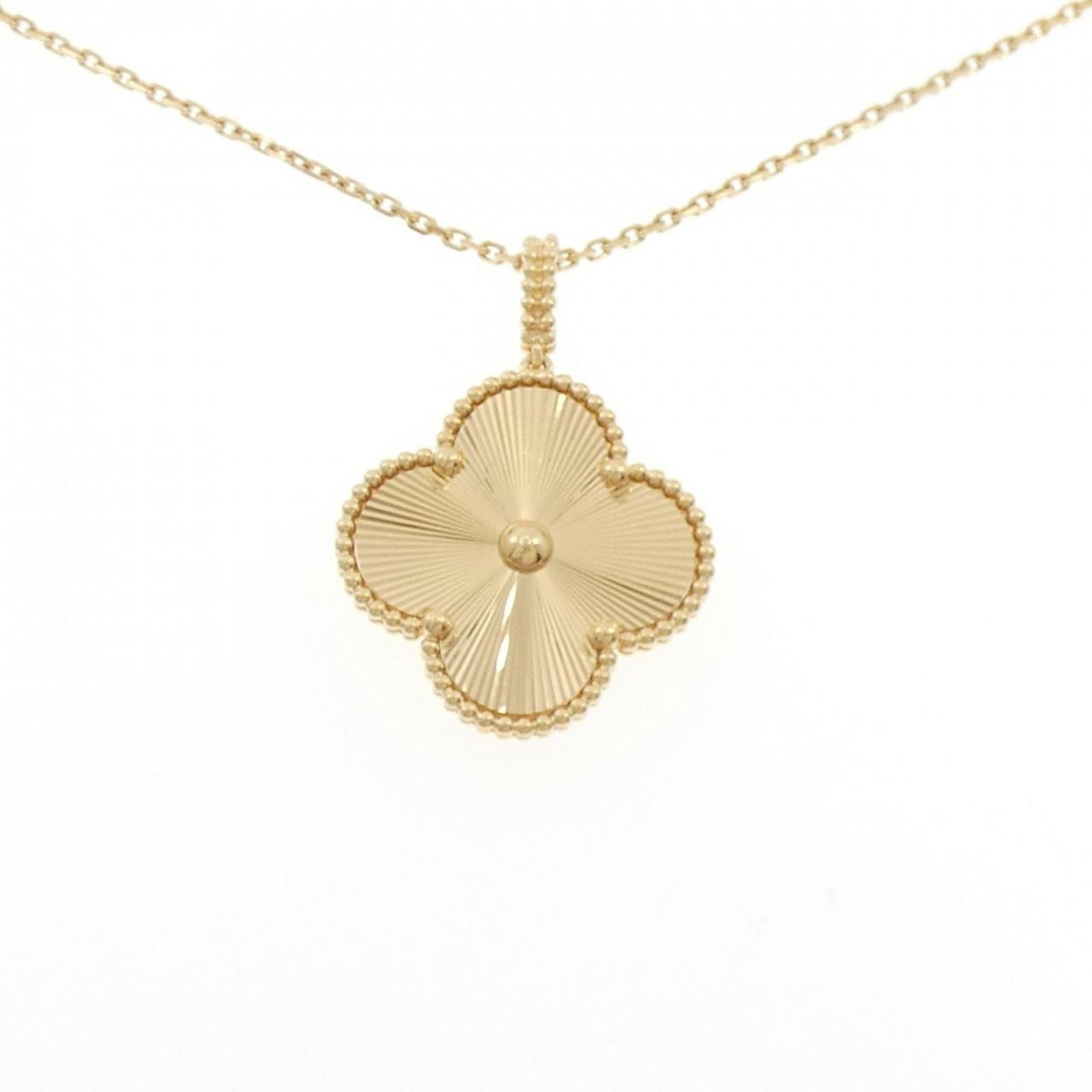Van Cleef & Arpels 18K Yellow Gold: Van Cleef & Arpels 18K Yellow Gold This Van Cleef & Arpels necklace features an 18K yellow gold pendant, weighs 21.8g, and has a neck circumference of 80cm to 95cm, in very good condition. Item Specif