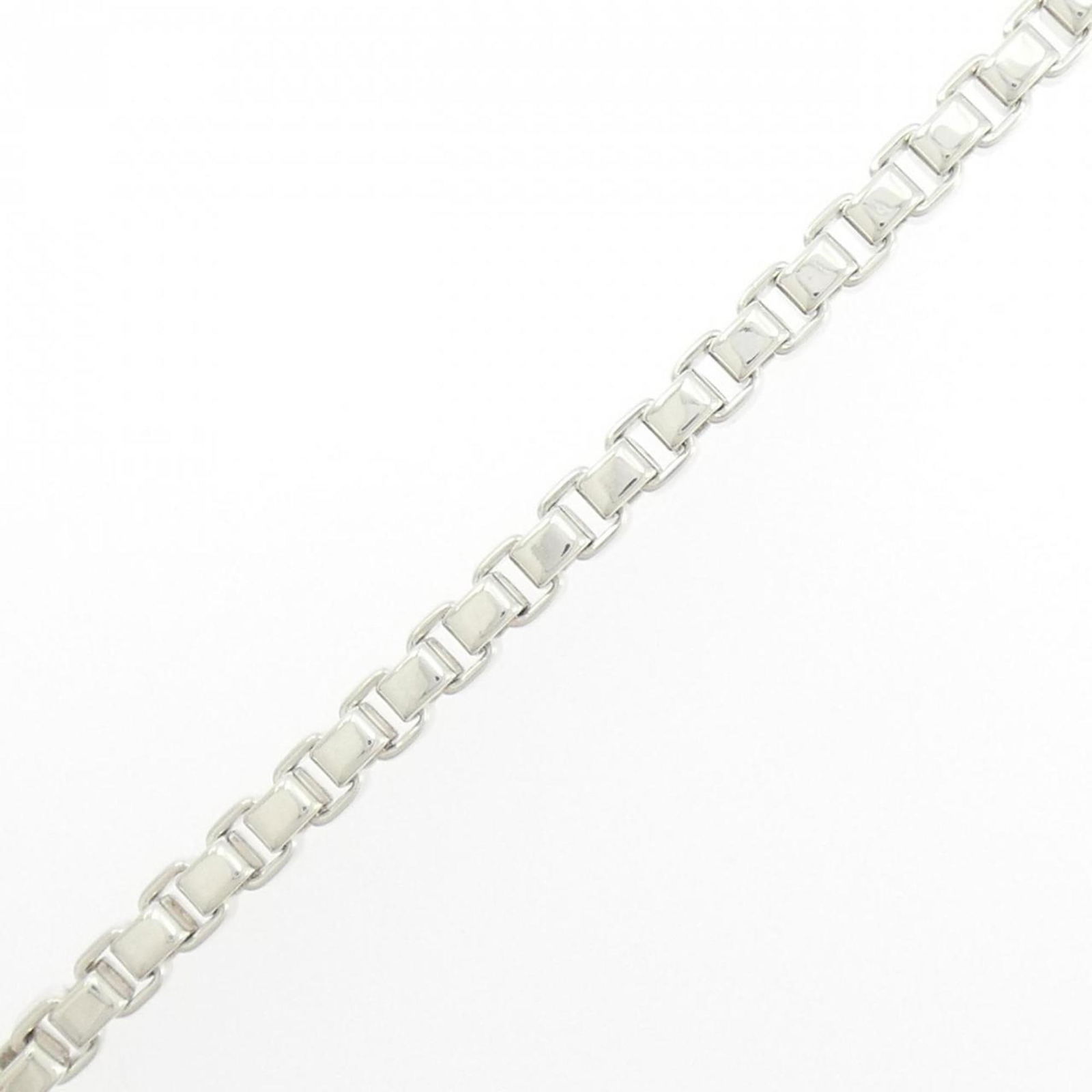 Tiffany Silver 925 Charm Bracelet: Tiffany Silver 925 Charm Bracelet Tiffany Silver 925 charm bracelet for women, 4mm wide, 19cm long, weighing 15.4g, in very good used condition with minimal traces of usage. Item Specifics: Brand: Tif