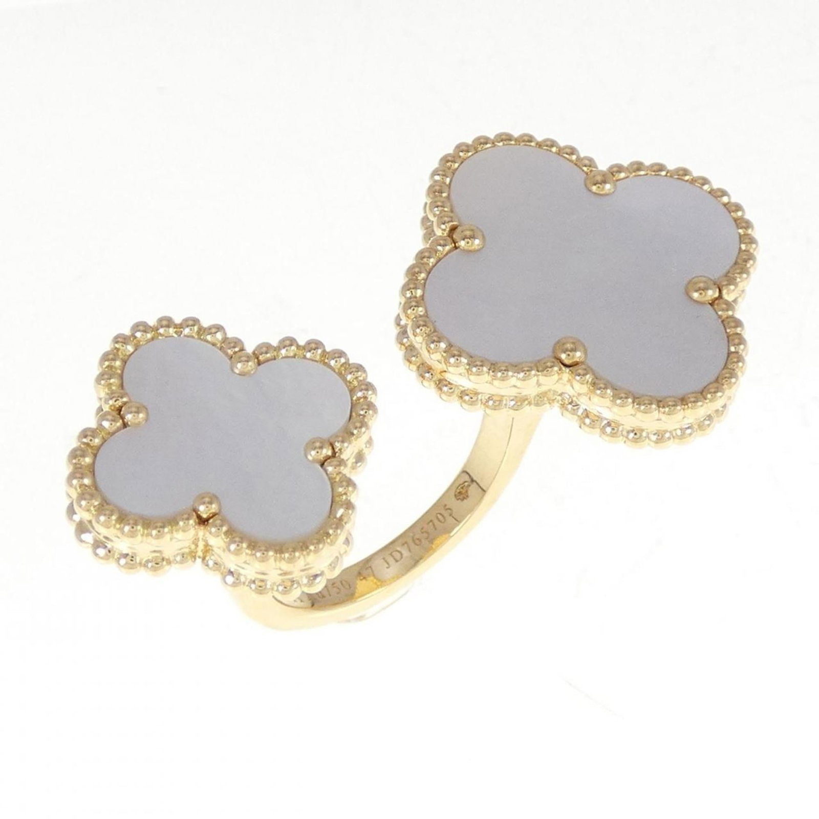 Band Ring by Van Cleef & Arpels in Yellow Gold (18K): Band Ring by Van Cleef & Arpels in Yellow Gold (18K) Van Cleef & Arpels Yellow Gold Band Ring for women, made of 18K yellow gold and featuring Mother of Pearl, in used (like new) condition with brand