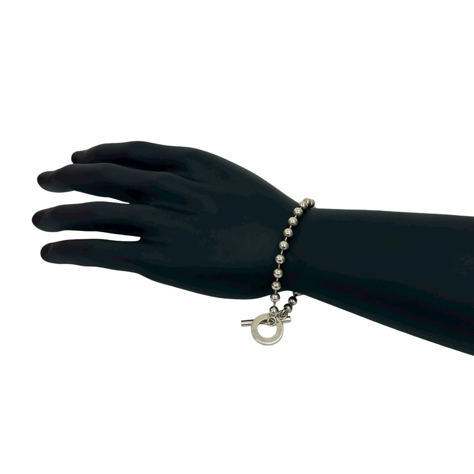 Silver 925 Gucci Charm Bracelet: Silver 925 Gucci Charm Bracelet The Silver 925 Gucci charm bracelet is suitable for both men and women, measuring 19 cm in length and showing traces of usage with visible scratches but generally in go