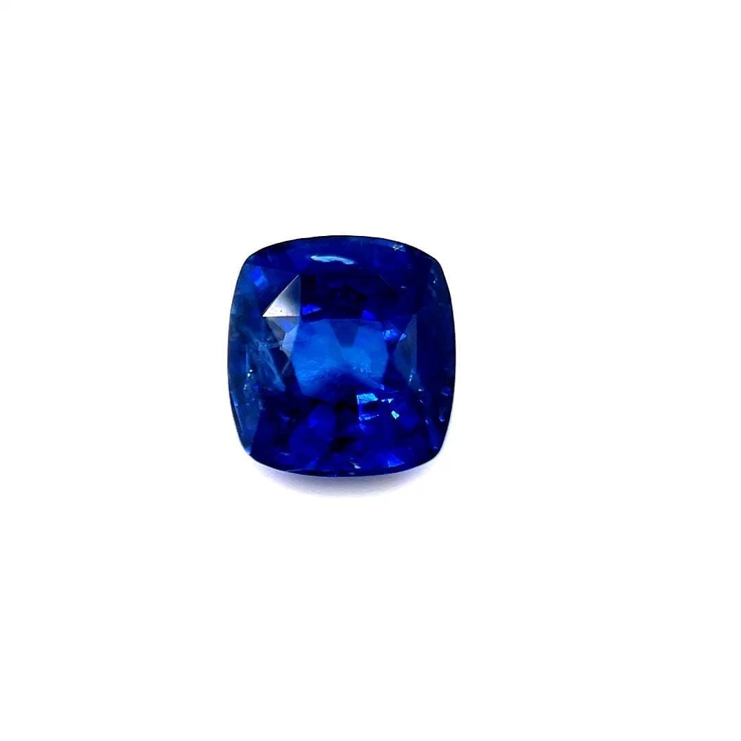 Loose Cushion 1.79ct Blue SI Sapphire Gemstone: Loose Cushion 1.79ct Blue SI Sapphire Gemstone Loose Cushion Sapphire Gemstone weighing 1.79ct, royal blue shade with SI clarity, heated treatment, faceted cut, and dimensions of 6.9L x 6.6W. Item
