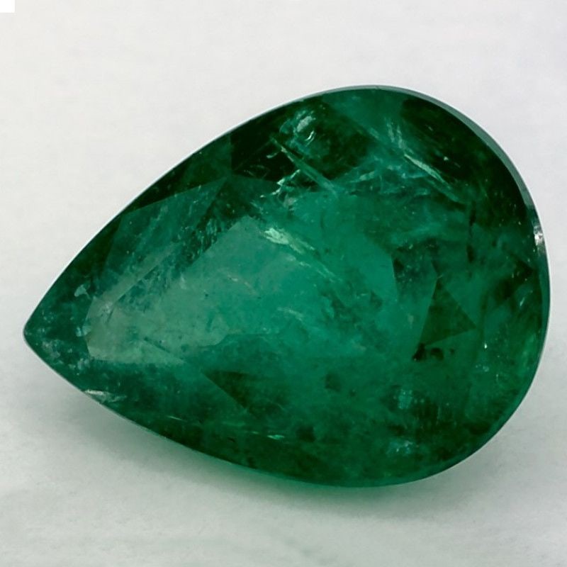 Loose Emerald Gemstone Pear 3.72ct Green SI: Loose Emerald Gemstone Pear 3.72ct Green SI Loose emerald gemstone pear shape, weighing 3.72ct, faceted cut, green color with SI clarity, and oiling treatment, no certification. Item Specifics: