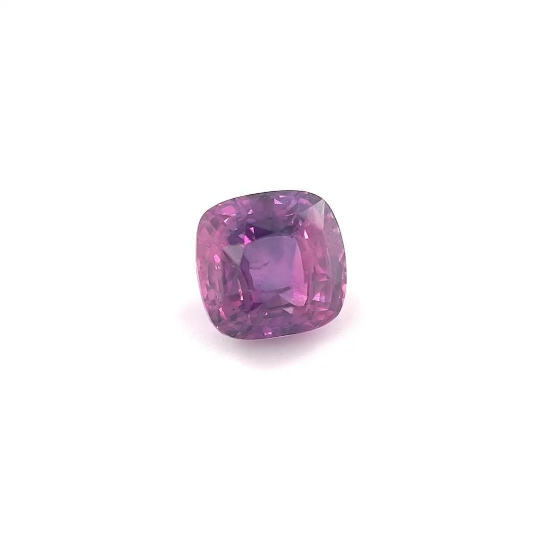Loose Sapphire Gemstone 1.8ct Pink SI: Loose Sapphire Gemstone 1.8ct Pink SI Loose Pink Sapphire gemstone weighing 1.8ct with a faceted cut, purplish pink color, SI clarity, heated treatment, and no certification. Item Specifics: Type: Sap