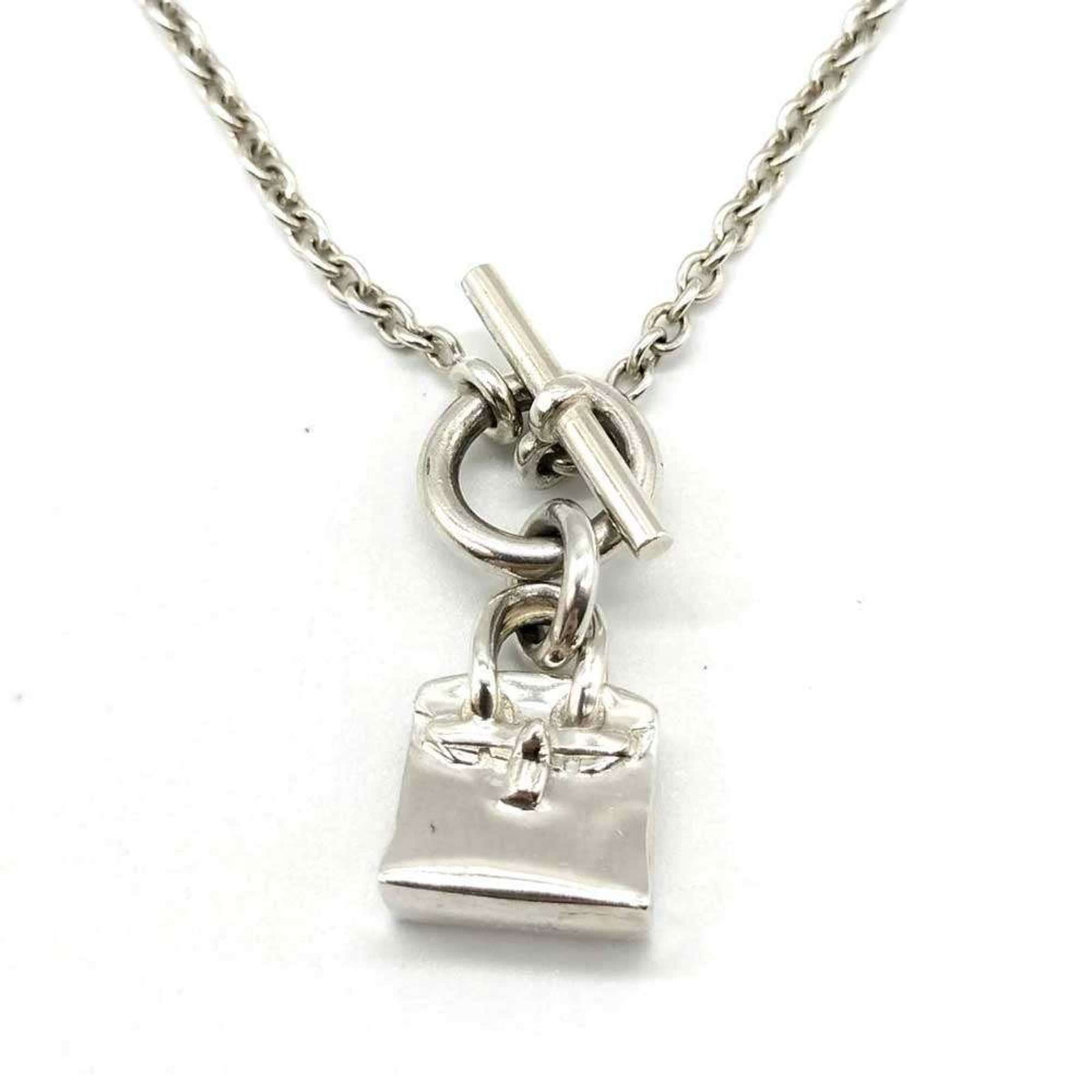 925 Hermes Silver: 925 Hermes Silver Hermes 925 silver pendant necklace for women weighing 12.4g, with a neck circumference of 41 cm; used condition with some traces of wear. Item Specifics: Brand: Hermes Necklace