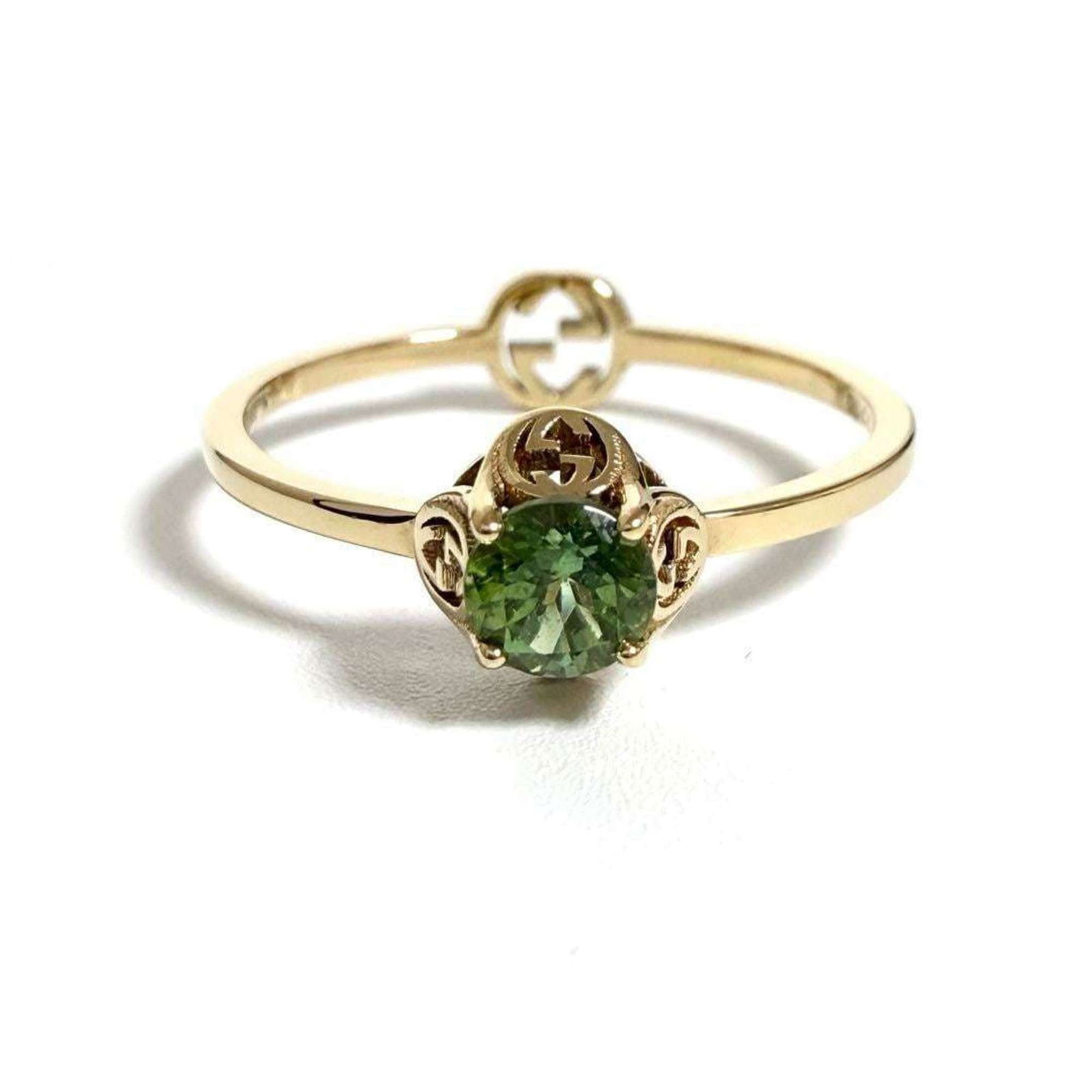 Gucci Band Ring in Yellow Gold (18K): Gucci Band Ring in Yellow Gold (18K) Gucci 18K yellow gold band ring for women, size 6.5, in like new condition. Item Specifics: Brand: Gucci Type: Band Ring Gender: Women Material: Yellow Gold