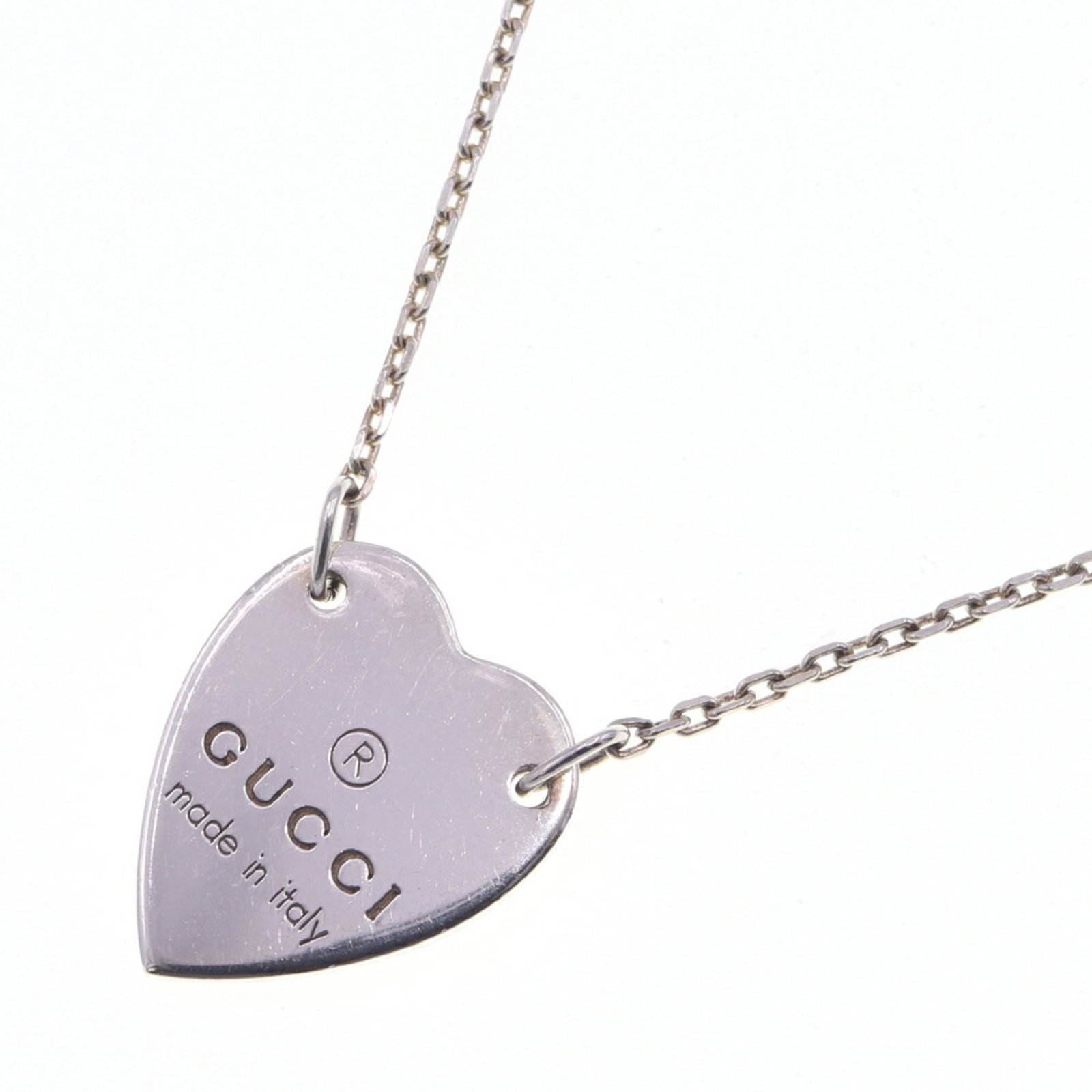 Sterling Silver 925 Gucci: Sterling Silver 925 Gucci Gucci Sterling Silver 925 Necklace for women, with a neck circumference of 45 cm to 48 cm and a pendant size of 19mm x 16mm, in very good used condition. Item Specifics: Bran
