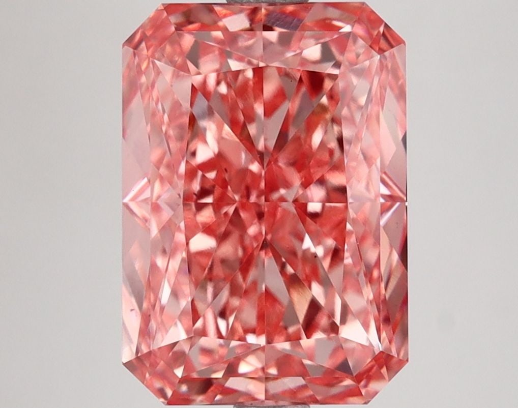 Loose Lab Diamond 4.32ct Fancy Vivid Pink VS1 - IGI Radiant: Loose Lab Diamond 4.32ct Fancy Vivid Pink VS1 - IGI Radiant Loose lab-grown diamond of 4.32ct, radiant cut, featuring a Fancy Vivid Pink color and VS1 clarity, with IGI certification. Item
