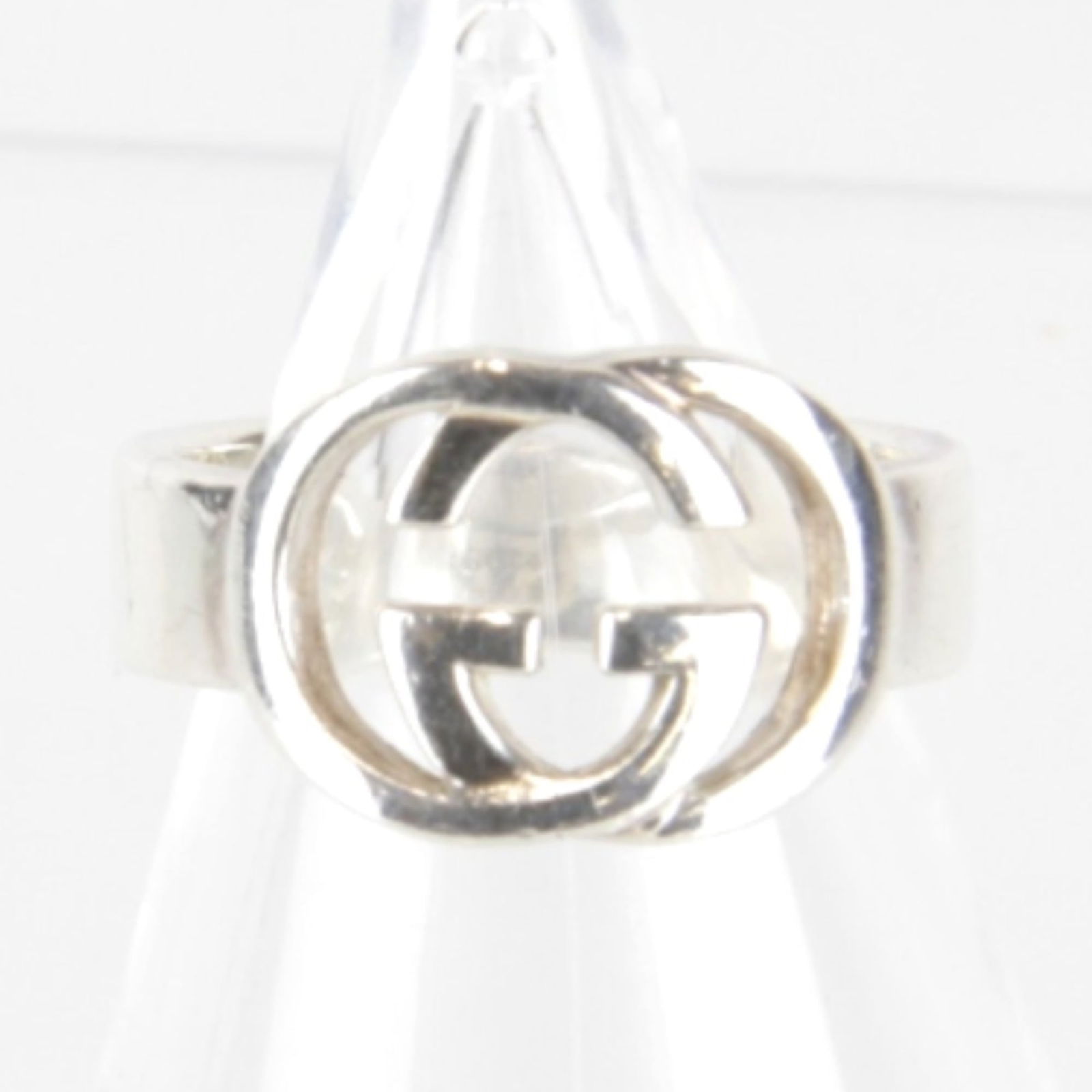 Silver 925 Gucci Band Ring: Silver 925 Gucci Band Ring Gucci silver 925 band ring for women, US size 4.5, in good used condition with traces of usage. Item Specifics: Brand: Gucci Type: Band Ring Gender: Women Color: Silver