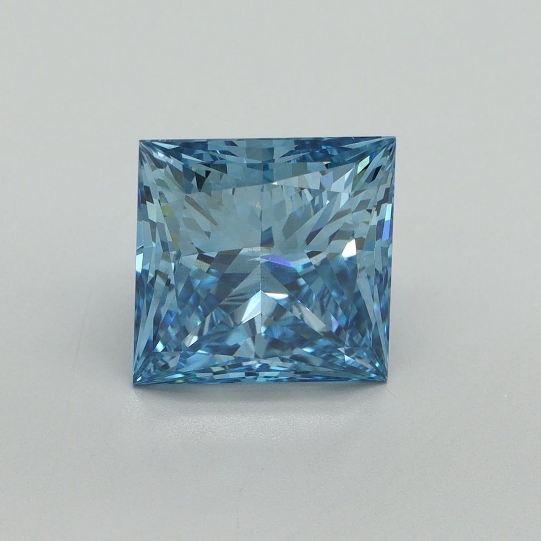 Loose Lab Diamond IGI Princess 4.06ct Fancy Vivid Blue VS2: Loose Lab Diamond IGI Princess 4.06ct Fancy Vivid Blue VS2 Loose lab-grown diamond weighing 4.06ct, princess cut, fancy vivid blue color, clarity VS2, with IGI certification, featuring excellent polis