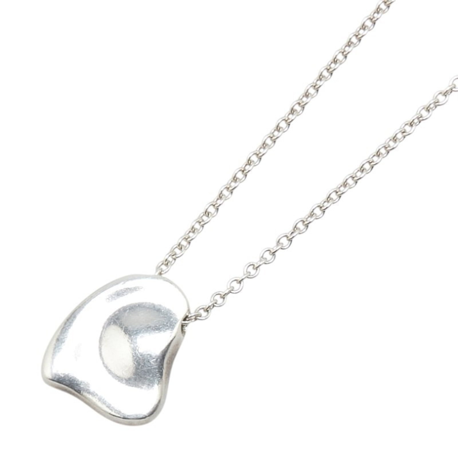 Silver 925 Tiffany: Silver 925 Tiffany Tiffany necklace made from Silver 925, with a neck circumference of 41 cm and a pendant size of 11.5mm x 10.1mm, in good used condition. Item Specifics: Brand: Tiffany Necklace Type