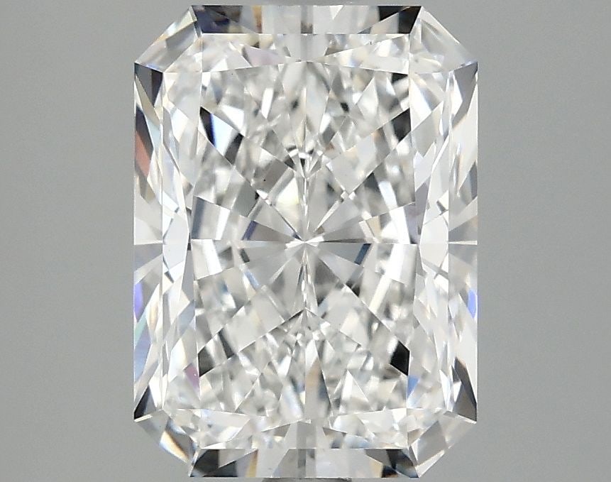 Loose IGI Radiant 3.07ct E VVS2 Lab Diamond: Loose IGI Radiant 3.07ct E VVS2 Lab Diamond This loose IGI certified lab-grown diamond weighs 3.07 carats, has a color grade of E and clarity of VVS2. It measures 9.92mm x 7.19mm x 4.92mm and