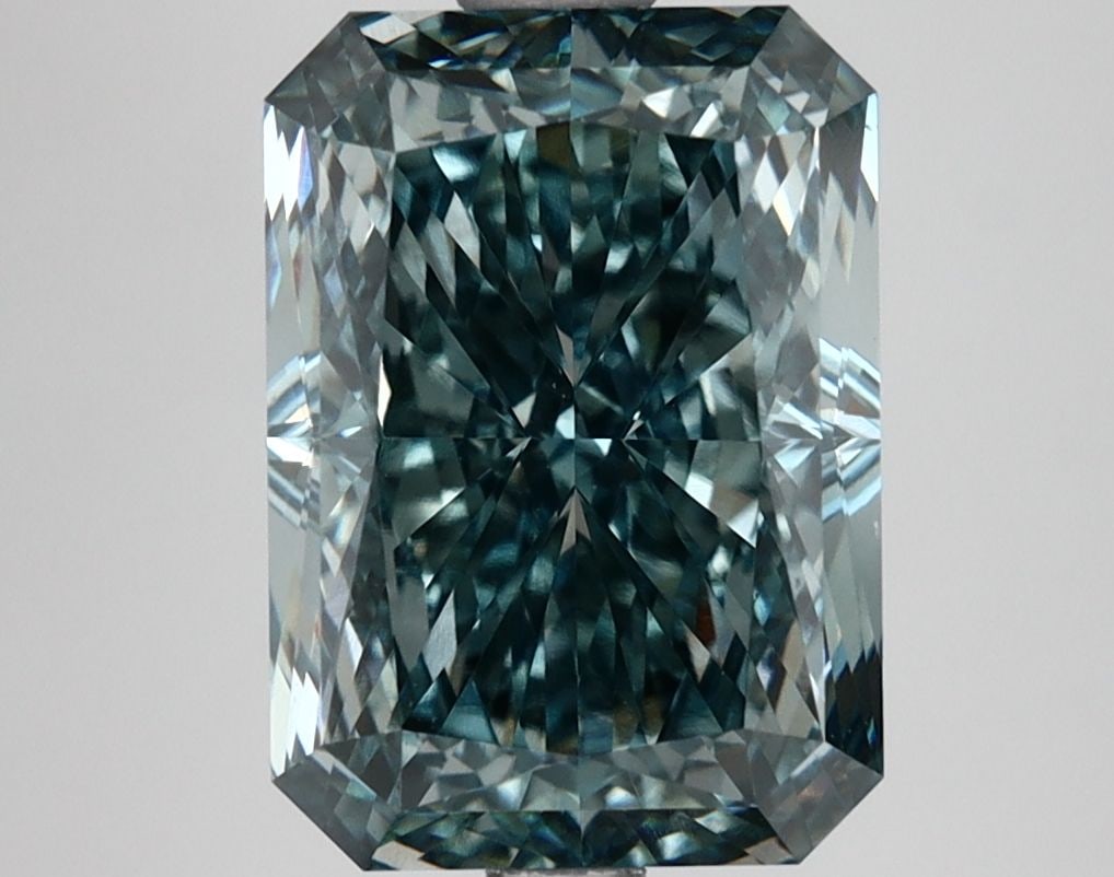 Loose Lab Diamond IGI Radiant 4.42ct Fancy Vivid Blueish Green VVS2: Loose Lab Diamond IGI Radiant 4.42ct Fancy Vivid Blueish Green VVS2 Loose Lab Diamond IGI Radiant weighs 4.42 ct, has a Fancy Vivid Blueish Green color and VVS2 clarity, with excellent polish and