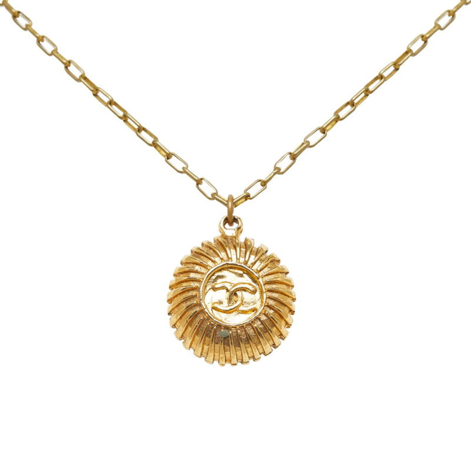 CHANEL: CHANEL This Chanel necklace, designed for women, is made of gold and has a neck circumference of 41 cm with a pendant size of 28.5mm x 23mm, and it's in good used condition. Item Specifics: Brand: Cha