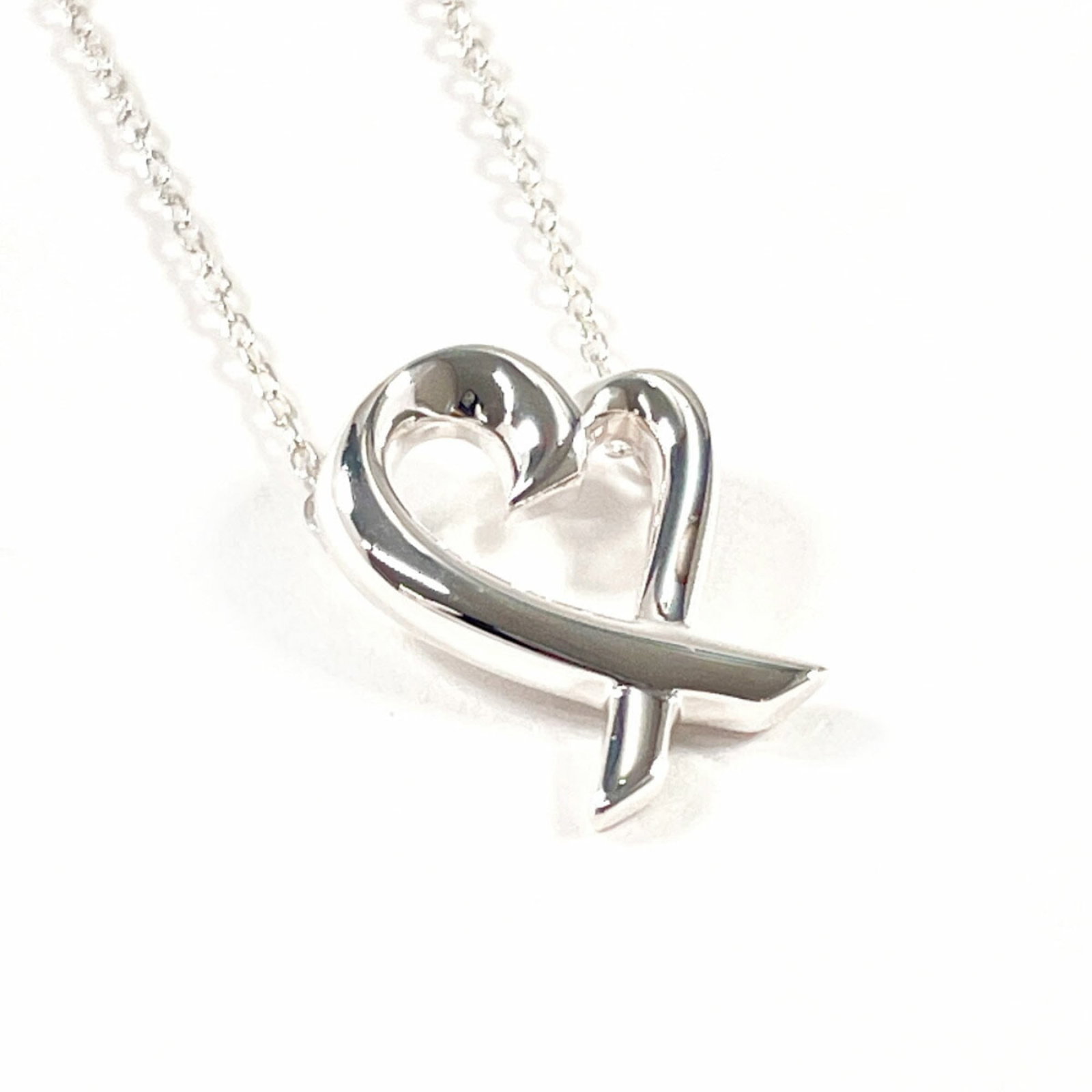 Silver 925 Tiffany: Silver 925 Tiffany Tiffany necklace made of Silver 925, with a neck circumference of 46 cm and pendant size 14.2mm x 11.1mm, in very good used condition. Item Specifics: Brand: Tiffany Necklace Type: