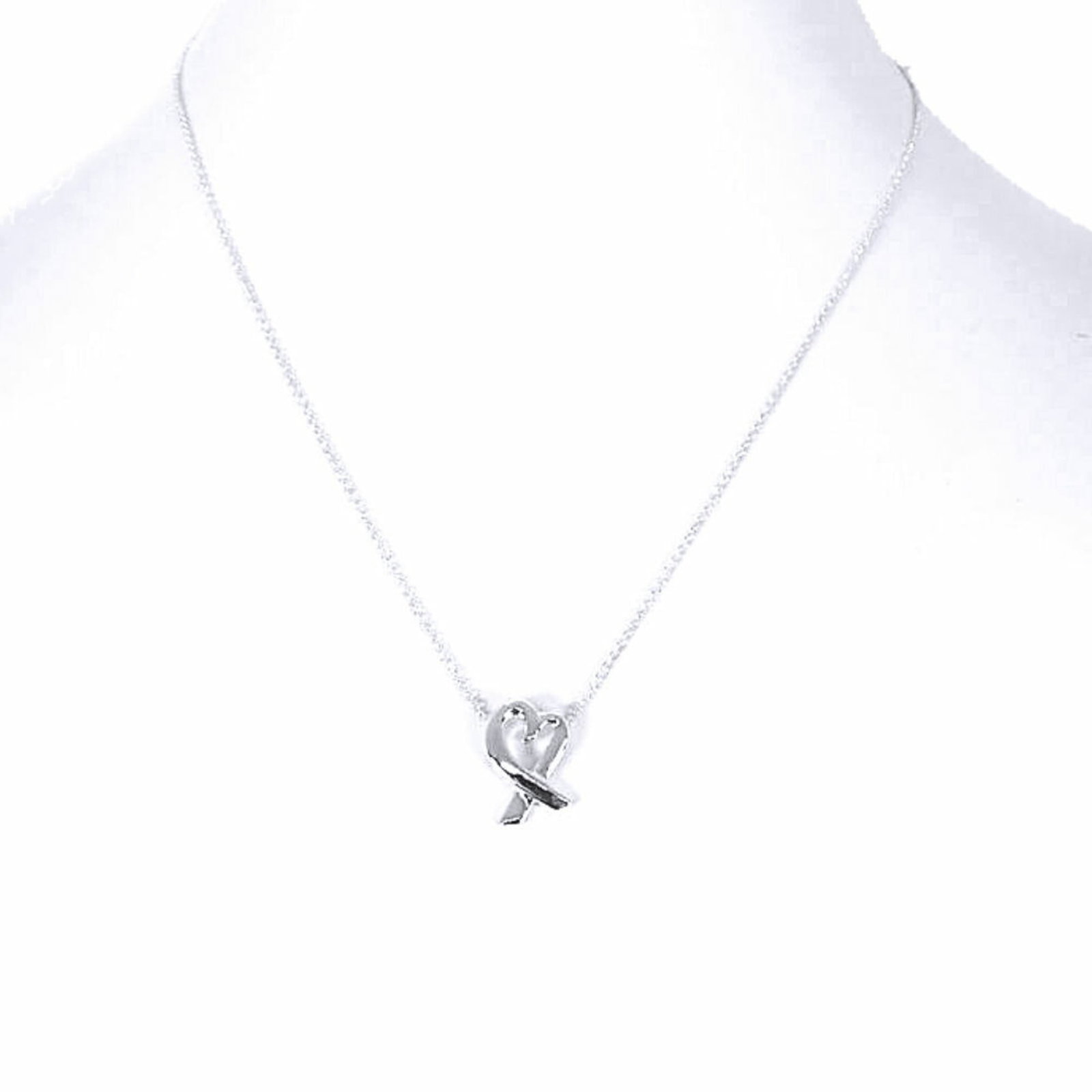 925 Tiffany Sterling Silver: 925 Tiffany Sterling Silver This Tiffany necklace is crafted from 925 sterling silver, with a neck circumference of 42 cm and a pendant size of 15.6mm x 10.6mm, in very good used condition. Item Speci
