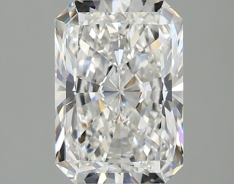 Loose Lab Diamond IGI Radiant 2.1ct E VVS2: Loose Lab Diamond IGI Radiant 2.1ct E VVS2 Loose 2.1ct lab-grown diamond, IGI certified, with E color and VVS2 clarity, measuring 8.98mm x 6.27mm x 4.26mm. Item Specifics: Source: This Is A Real