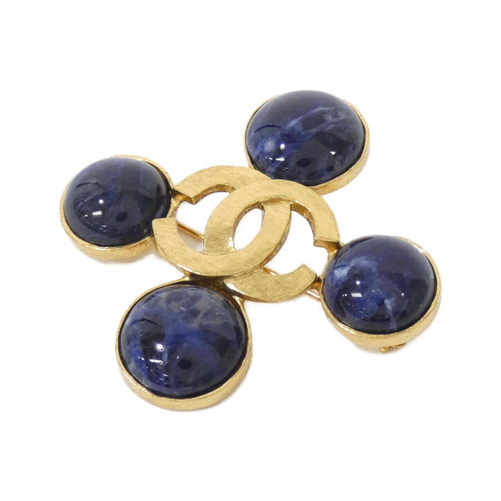 Brooch Chanel: Brooch Chanel Chanel blue brooch for women, measuring 5.5cm x 5.5cm, in very good used condition with minor traces of usage. Item Specifics: Brand: Chanel Type: Brooch Gender: Women Color: Blue Size