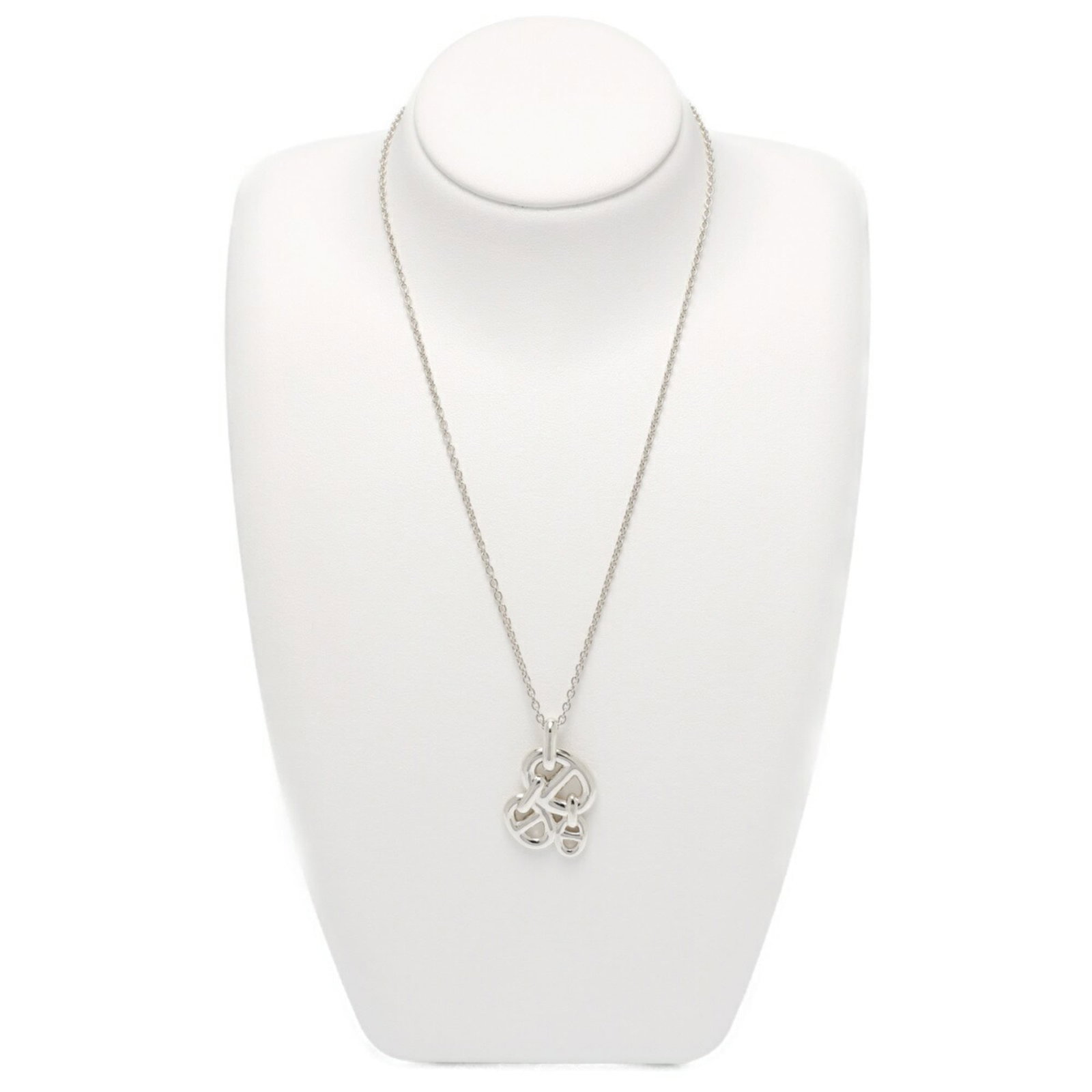 925 Hermes Silver: 925 Hermes Silver This 925 Hermes Silver Necklace has a neck circumference of 39 cm - 41 cm featuring a silver color and is in very good used condition with some visible traces of wear. Item Specifics