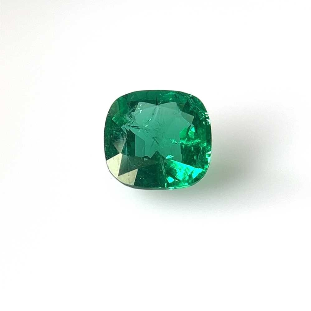 Loose Emerald Gemstone 3.61ct Green GIA Cushion: Loose Emerald Gemstone 3.61ct Green GIA Cushion The Loose Emerald Gemstone weighs 3.61ct and is a cushion-cut green emerald with SI clarity and oil treatment, measuring 10.0mm x 9.87mm, certified by G