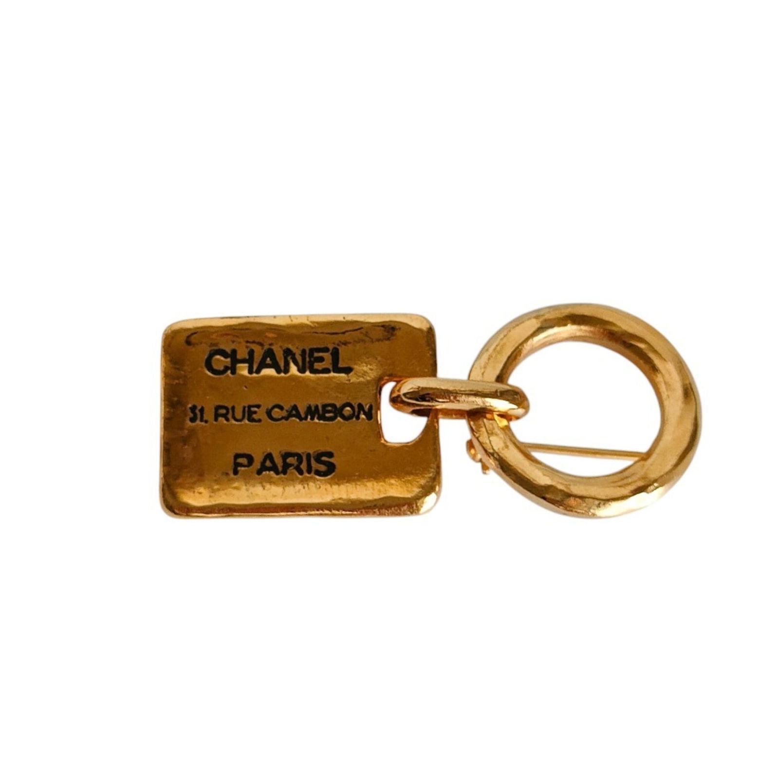 Brooch Chanel: Brooch Chanel Chanel gold brooch designed for women, measuring 5.5cm x 2cm (2.16'' x 0.78''), in used condition with minimal signs of wear. Item Specifics: Brand: Chanel Type: Brooch Gender: Women Col