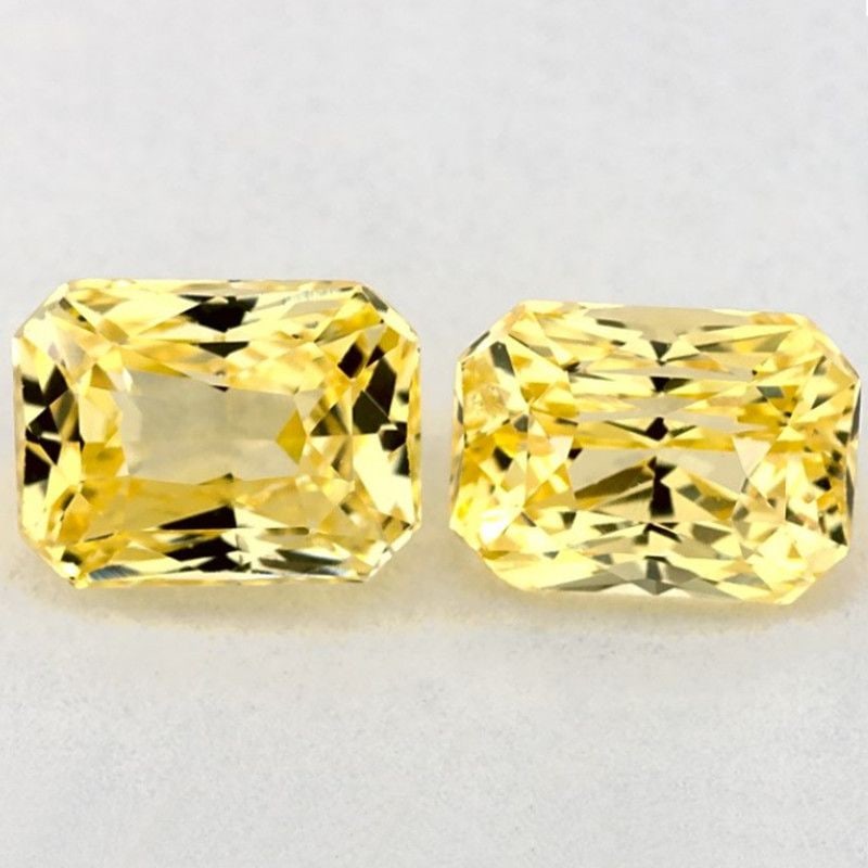 Loose Sapphire Gemstone 2.13ct Yellow EC - Radiant: Loose Sapphire Gemstone 2.13ct Yellow EC - Radiant Loose yellow sapphire gemstone weighing 2.13ct, faceted with EC clarity, no treatment, measuring 6.01L x 4.42W. Item Specifics: Type: Sapphire