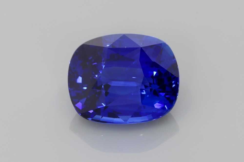 Loose Sapphire Gemstone GIA Cushion 4.3ct Blue EC: Loose Sapphire Gemstone GIA Cushion 4.3ct Blue EC Loose sapphire gemstone, GIA certified, cushion cut, weighing 4.3ct, vivid blue color, faceted with clarity EC, dimensions 10.06L x 8.31W. Item Specif