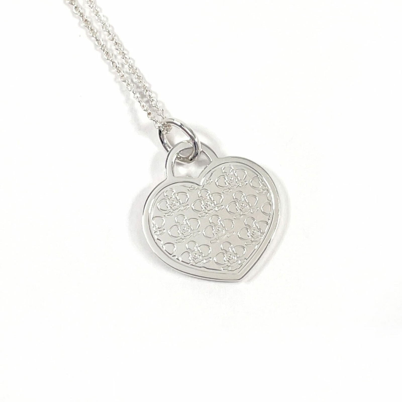 Silver 925 Tiffany: Silver 925 Tiffany Tiffany silver necklace for women, made of Silver 925, with a pendant size of 20.2mm x 18.7mm and a neck circumference of 40.5 cm. Condition is used but like new. Item Specifics: Br