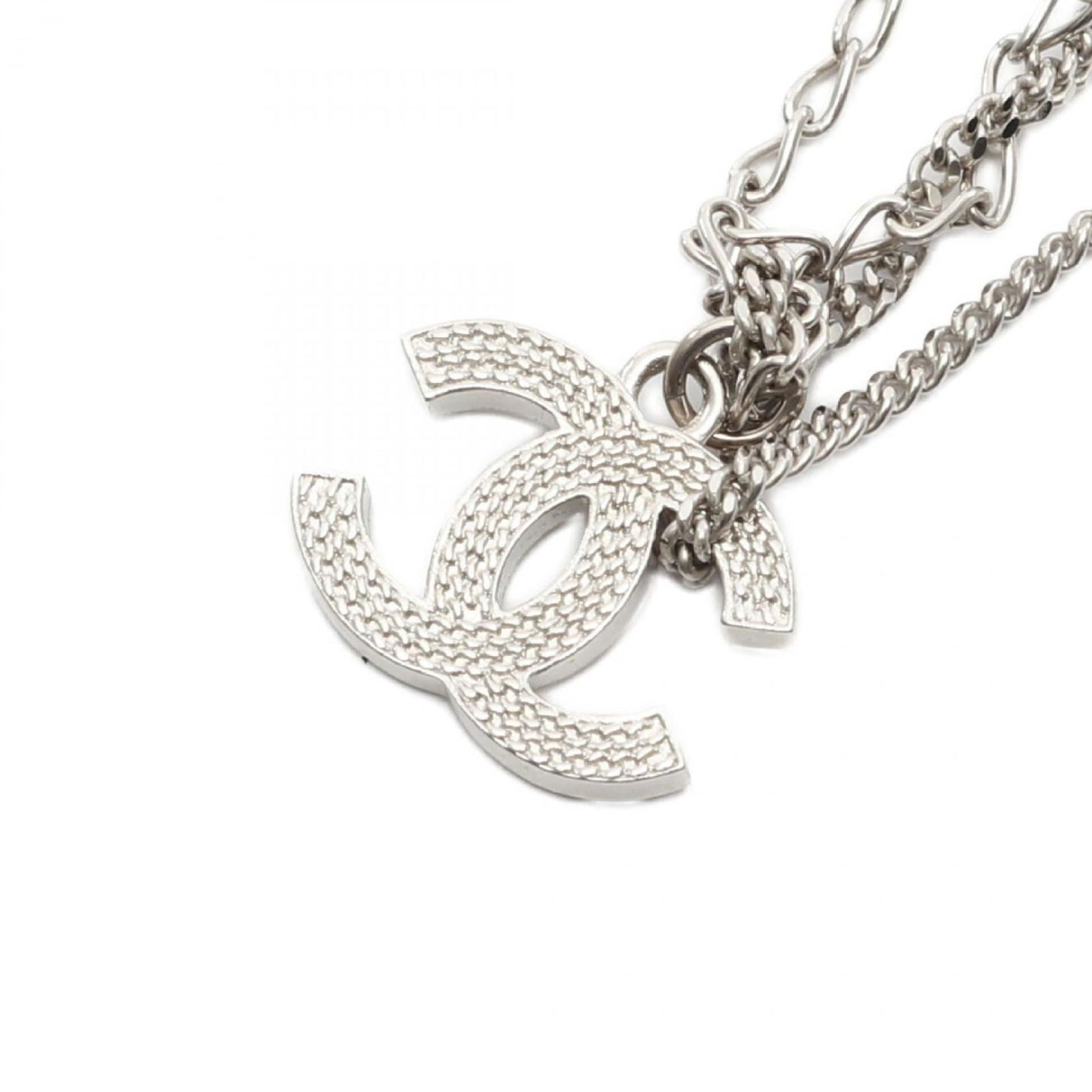 CHANEL: CHANEL Chanel Necklace for women in silver, 60 cm neck circumference, pendant size 15mm x 21mm, used condition with traces of usage but generally good. Item Specifics: Brand: Chanel Necklace Type: Nec