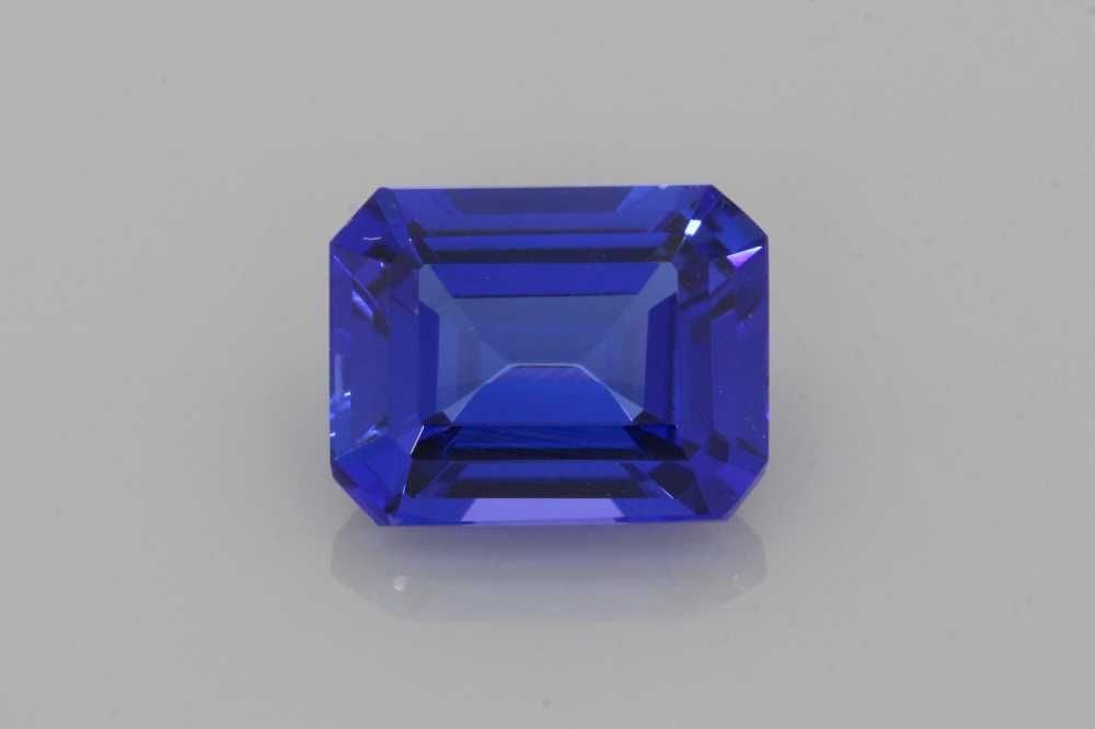Loose Tanzanite Gemstone Emerald 3.52ct Blue EC: Loose Tanzanite Gemstone Emerald 3.52ct Blue EC Loose Tanzanite Gemstone, 3.52ct emerald cut, vivid blue color, EC clarity, heated treatment, no certification. Item Specifics: Type: Tanzanite Carat: 3