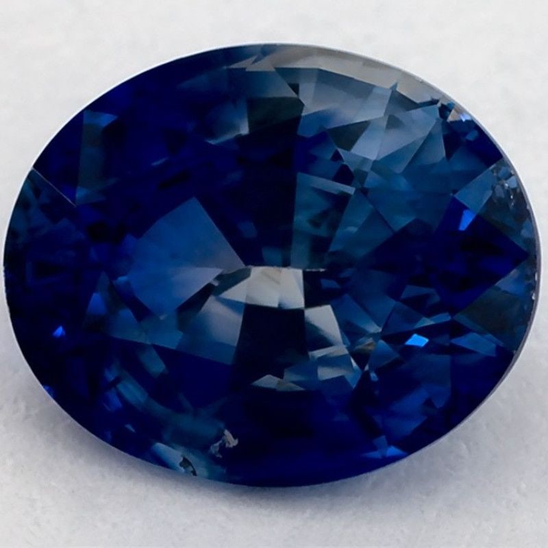 Oval Loose Sapphire Gemstone 2.18ct Blue SI: Oval Loose Sapphire Gemstone 2.18ct Blue SI This 2.18ct oval loose sapphire gemstone features a faceted cut in blue with SI clarity, heated treatment, and measures 8.39mm x 6.89mm. Item Specifics: