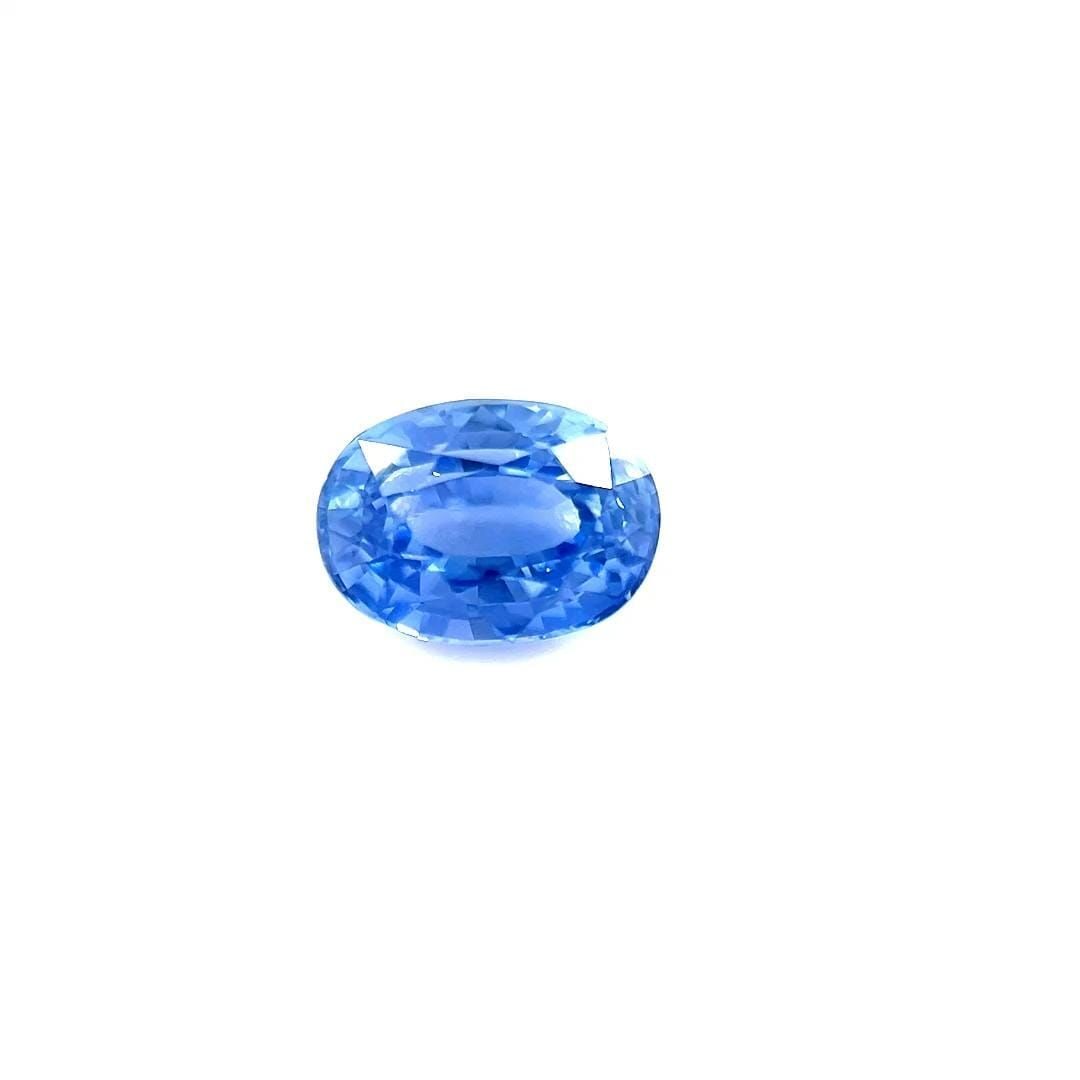 Loose Sapphire Gemstone Oval 1.71ct Blue SI: Loose Sapphire Gemstone Oval 1.71ct Blue SI Loose Sapphire gemstone weighing 1.71ct, faceted with Ceylon blue color and SI clarity, measures 5.61L x 7.72W, certified by another entity. Item