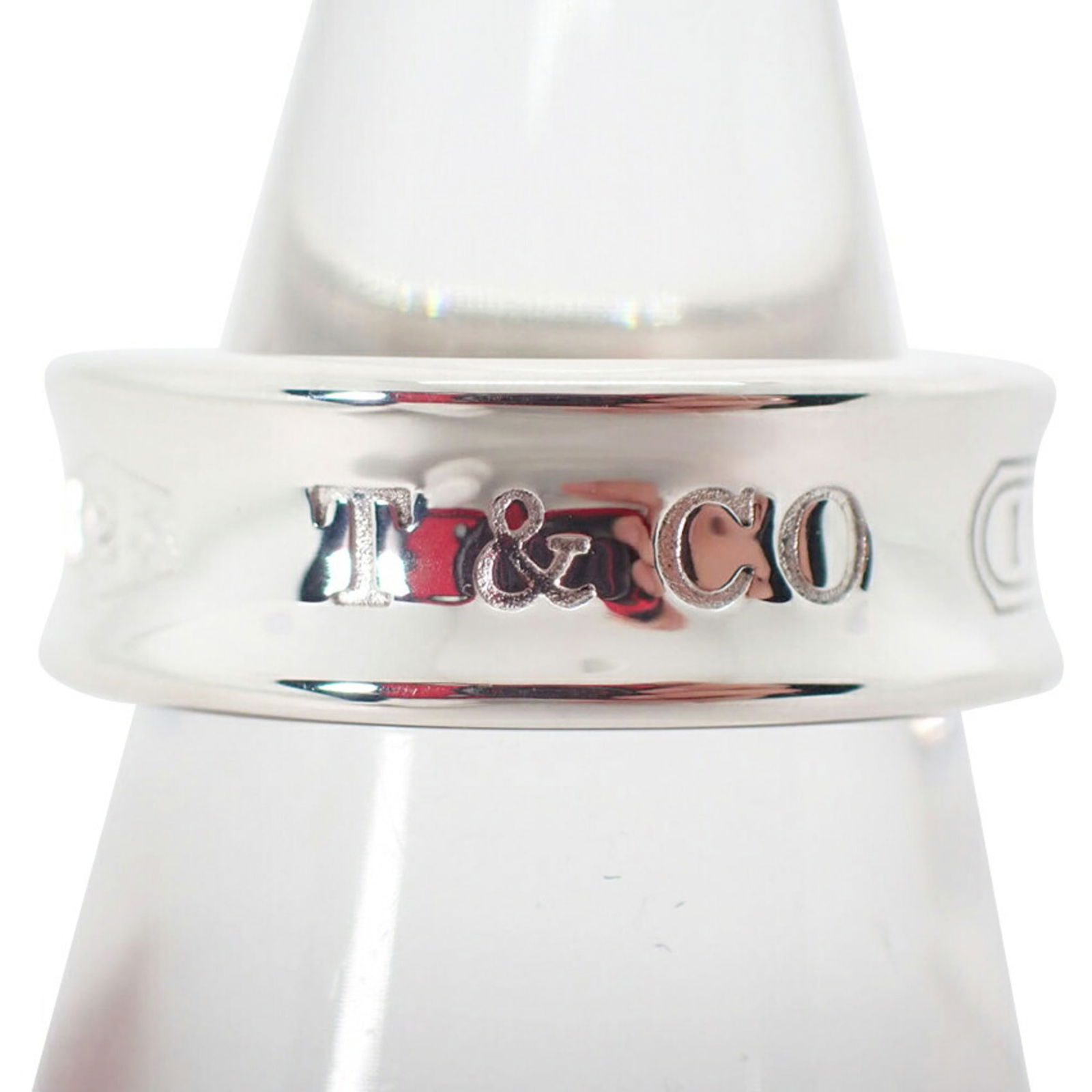 Sterling Silver 925 Tiffany Band Ring: Sterling Silver 925 Tiffany Band Ring Tiffany sterling silver 925 band ring for women, size 51 (US size 6), in very good used condition with some visible scratches. Item Specifics: Brand: Tiffany
