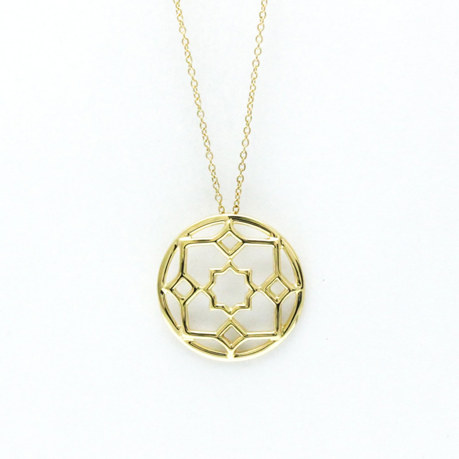 Yellow Gold (18K) Tiffany: Yellow Gold (18K) Tiffany Tiffany Pendant Necklace in 18K Yellow Gold, weighs 4g, 45.5 cm neck circumference, used with minor scratches, very good condition. Item Specifics: Brand: Tiffany Necklace