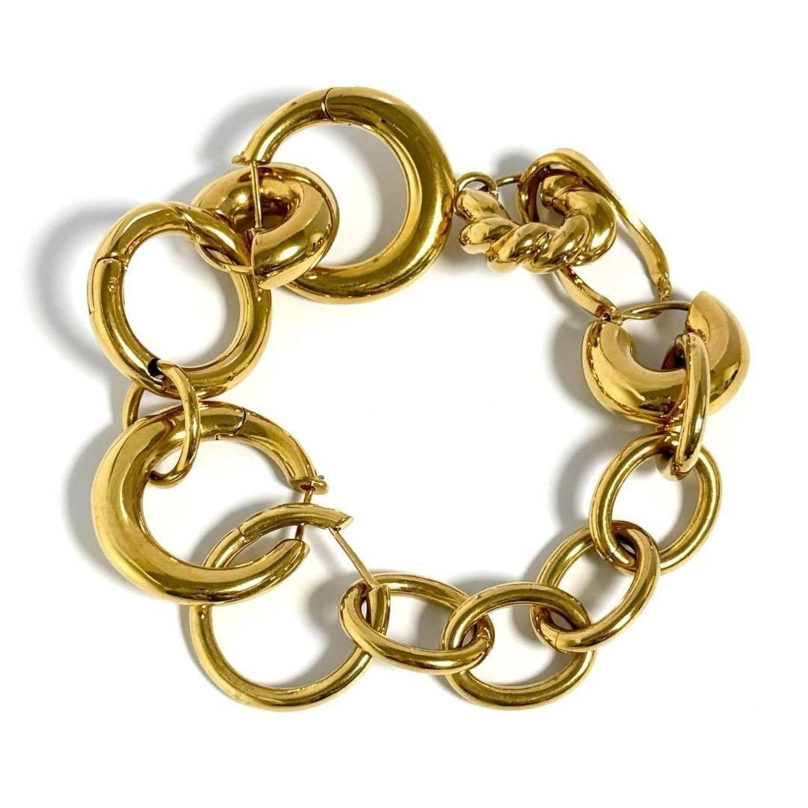 Metal Balenciaga Charm Bracelet: Metal Balenciaga Charm Bracelet Balenciaga's metal charm bracelet, measuring 18cm to 19cm, is suitable for both genders and is in very good used condition with minor traces of wear. Item Specifics: