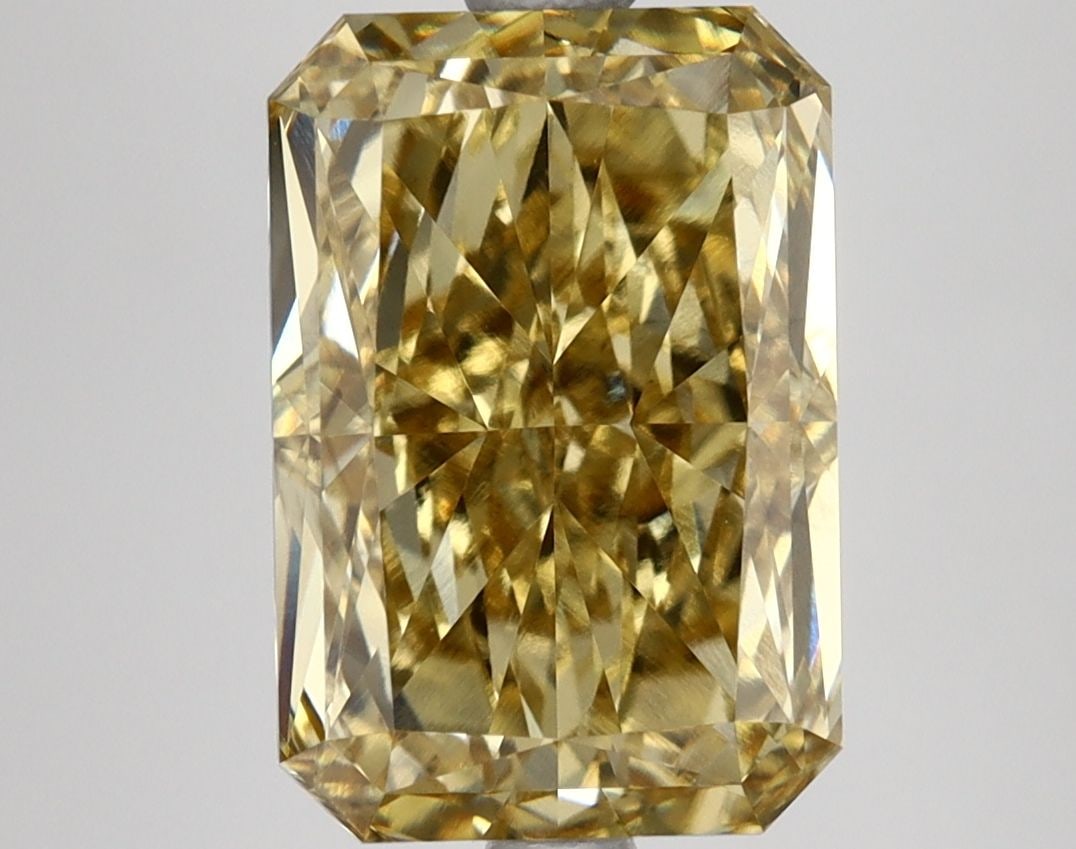 Loose Lab Diamond IGI Radiant 4.54ct Fancy Vivid Yellow VS2: Loose Lab Diamond IGI Radiant 4.54ct Fancy Vivid Yellow VS2 This loose lab-grown diamond features a radiant cut weighing 4.54ct, with a fancy vivid yellow color and clarity VS2, certified by IGI. 