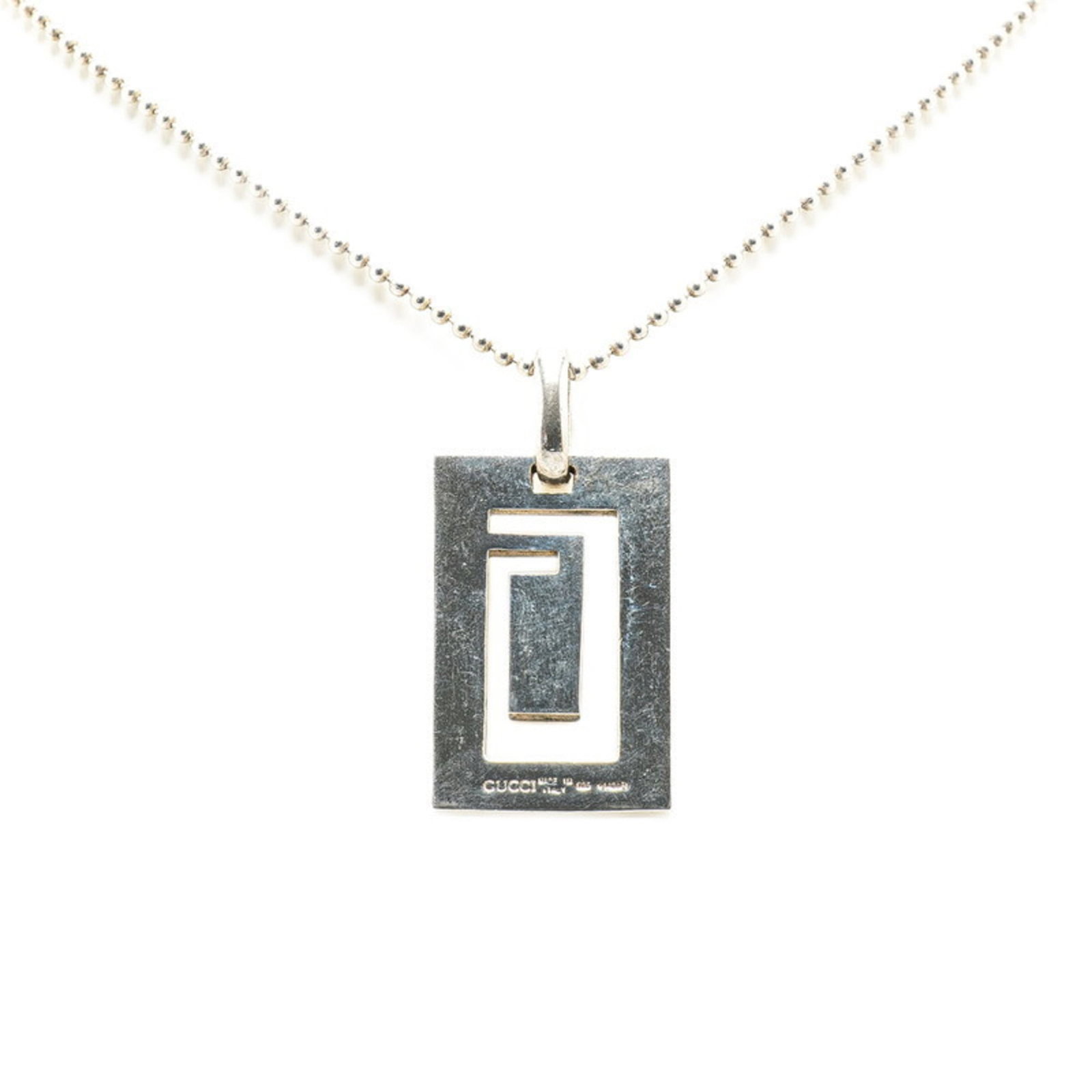 925 Gucci Silver: 925 Gucci Silver Gucci Necklace made of Silver 925, with a neck circumference of 49.5 cm (19.48'') and a pendant size of 34.9mm x 22.6mm, in good used condition. Item Specifics: Brand: Gucci Necklace