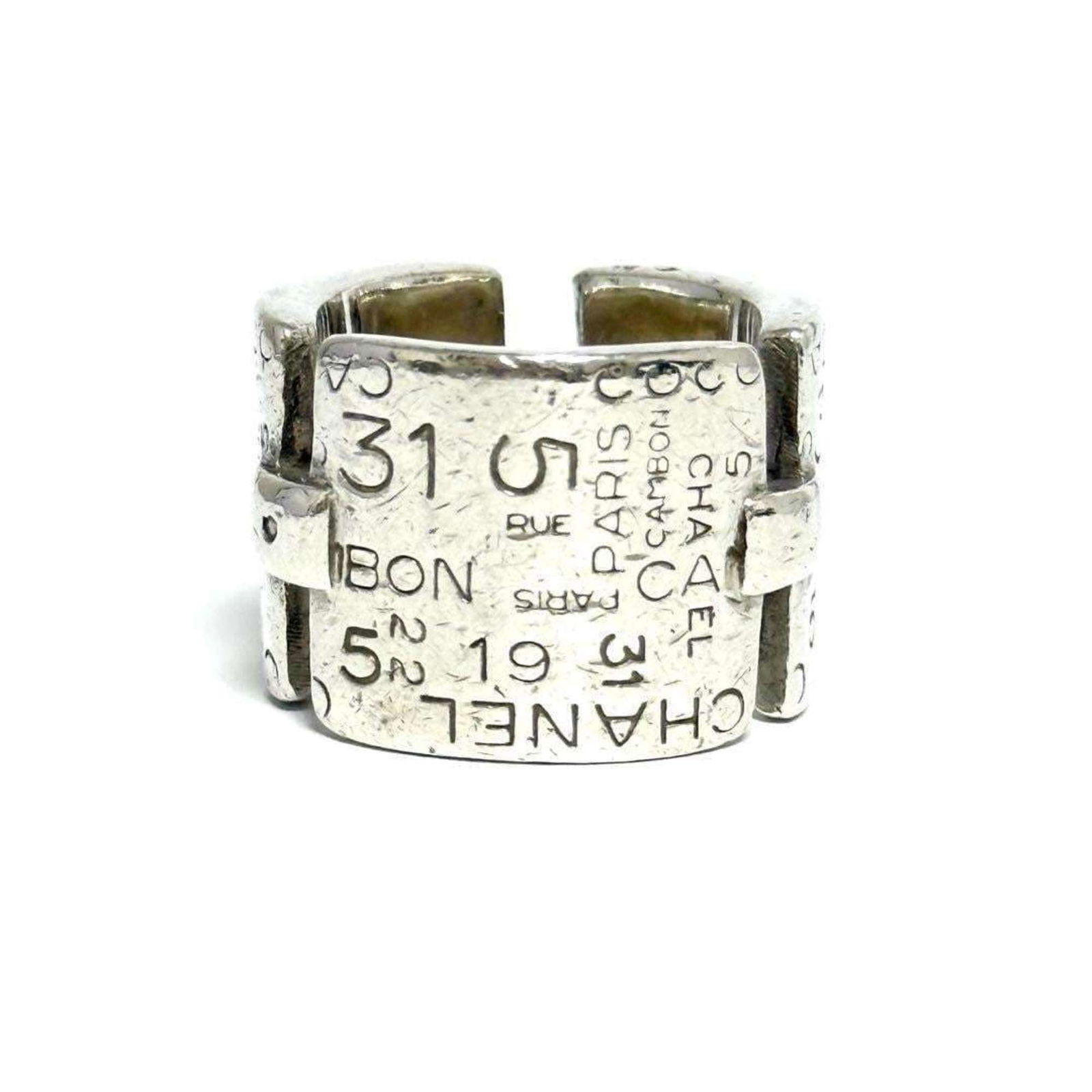 Silver 925 Chanel Band Ring: Silver 925 Chanel Band Ring Chanel Band Ring made of Silver 925, size 7, in used condition with traces of usage and scratches. Item Specifics: Brand: Chanel Type: Band Ring Gender: Women Material:
