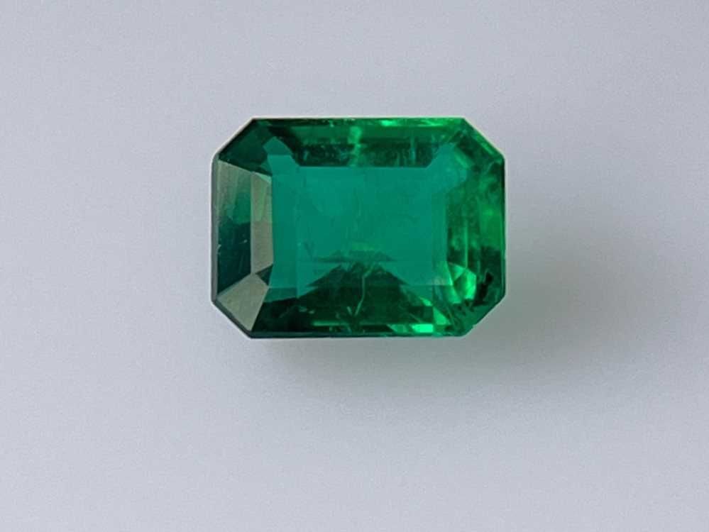 Loose Emerald Gemstone 2.24ct Green SI - GIA Emerald: Loose Emerald Gemstone 2.24ct Green SI - GIA Emerald This is a 1.04 ct loose lab-grown diamond with Fancy Vivid Green color and VVS2 clarity, certified by IGI, measuring 8.93L x 5.71W x 3.49H. Item