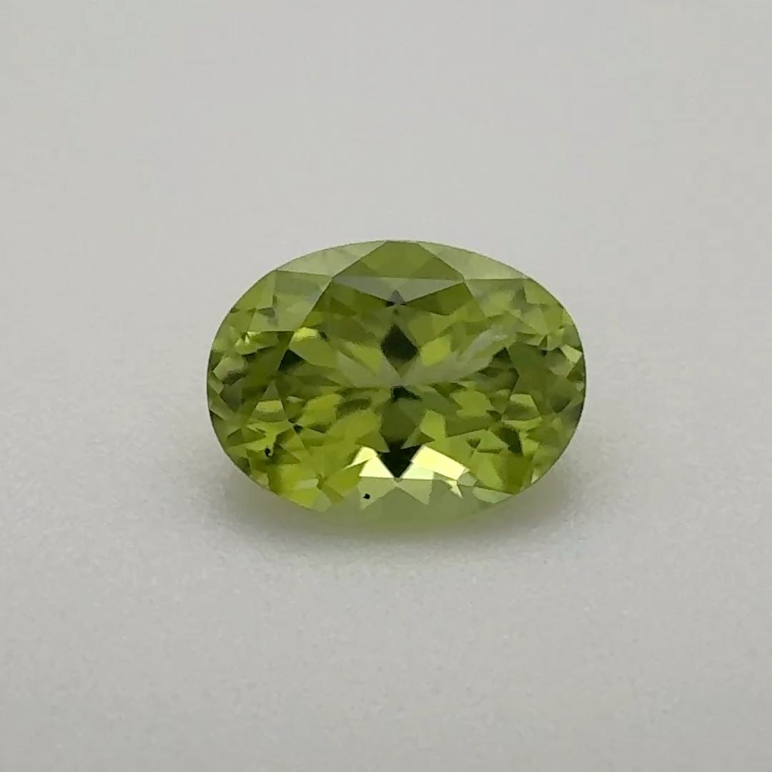 Loose Peridot Gemstone 1.205ct Green Oval (1 of 1)