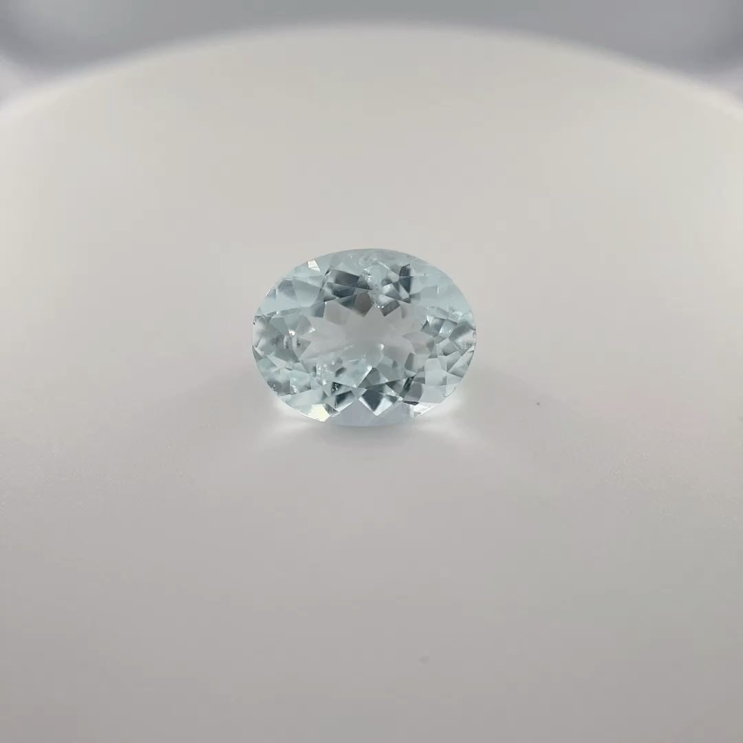 Loose Aquamarine Gemstone 2.81ct Blue EC - Oval: Loose Aquamarine Gemstone 2.81ct Blue EC - Oval Loose aquamarine gemstone weighing 2.81ct in light blue color, clarity EC, untreated, measuring 10.74L x 8.51W. Item Specifics: Type: Aquamarine