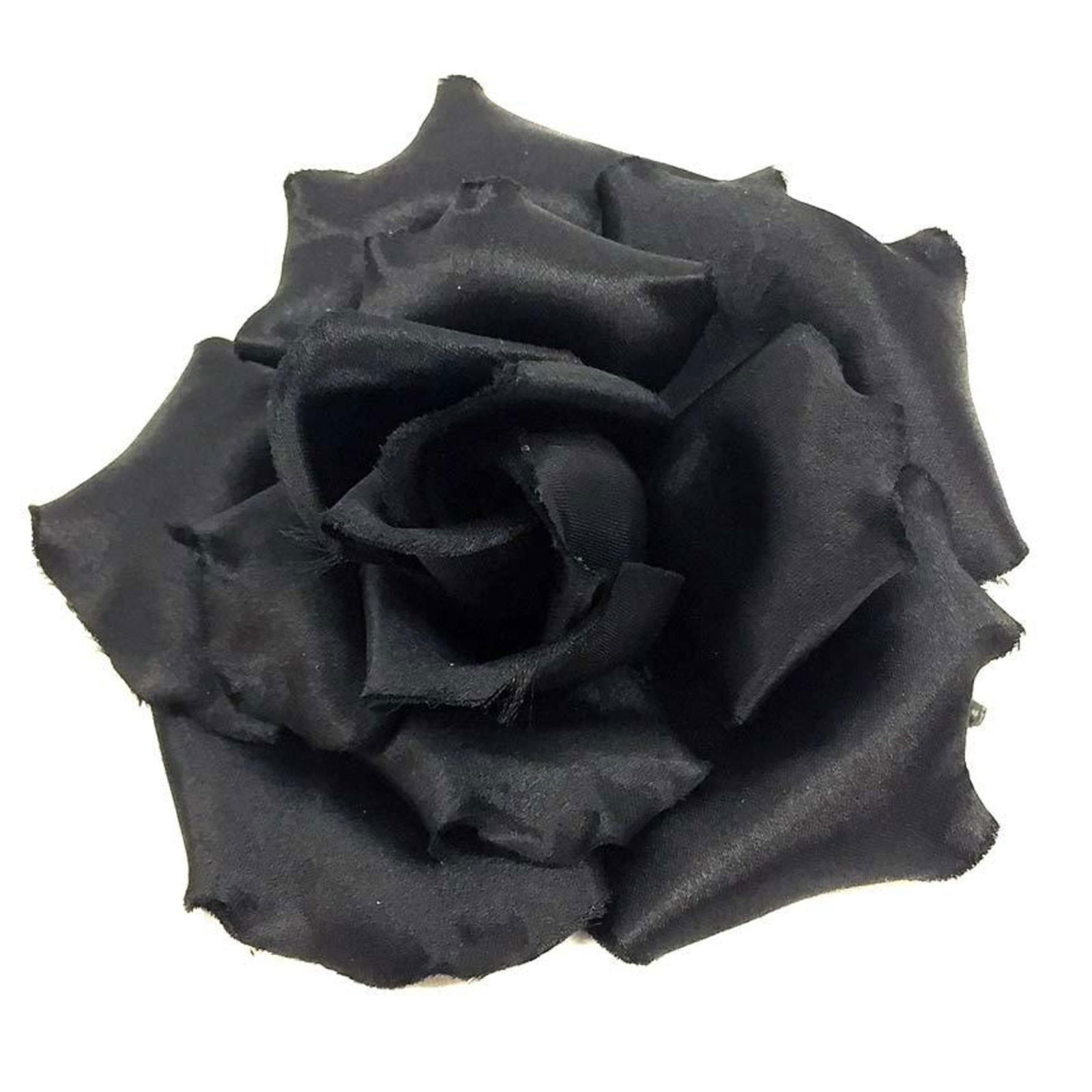 Chanel Corsage Satin and Silk: Chanel Corsage Satin and Silk Chanel Corsage made from satin and silk in black, designed for women, with very good condition reflecting minor signs of use. Slight scratches and dirt may be present. 