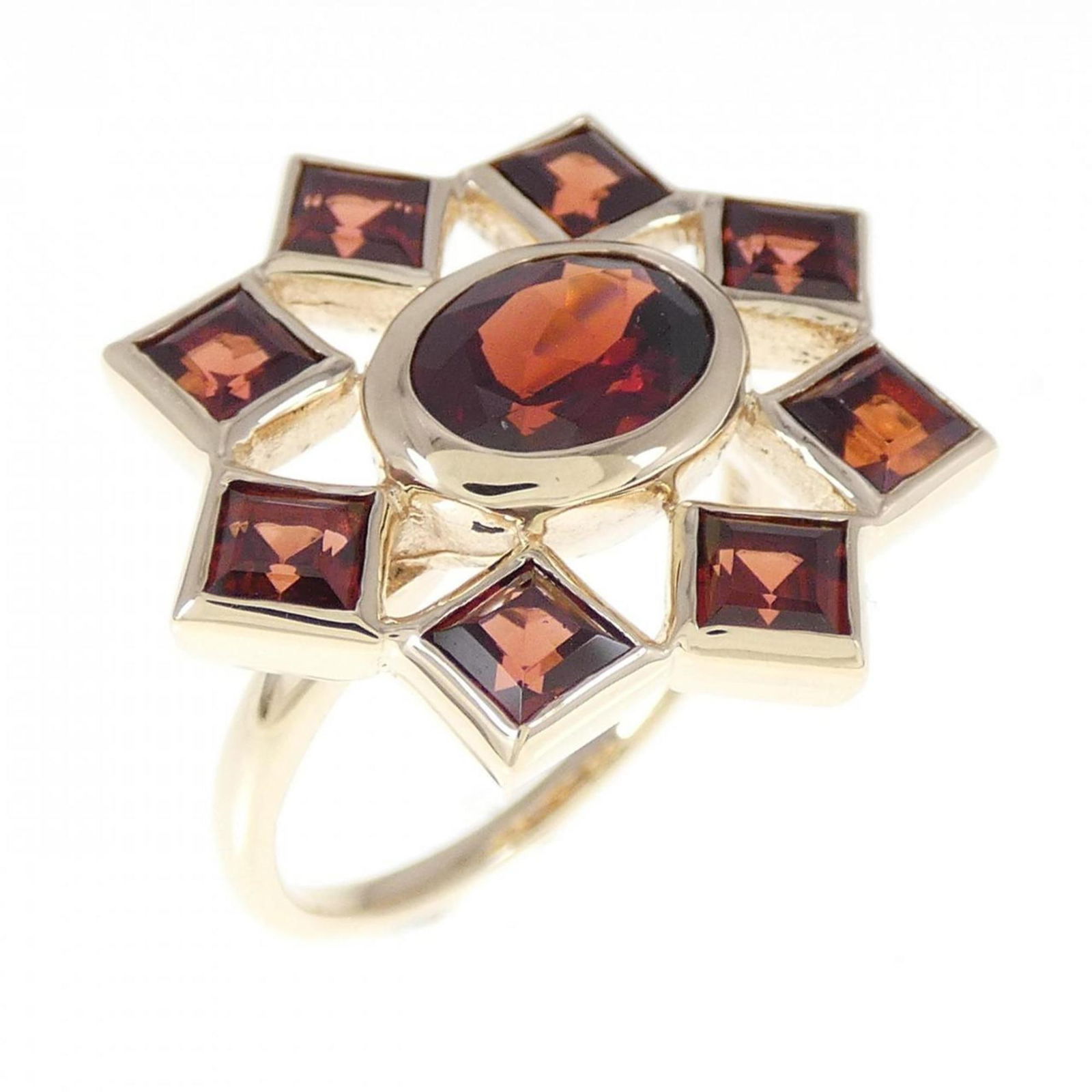 Agete Band Ring in Yellow Gold (10K): Agete Band Ring in Yellow Gold (10K) Agete band ring made from 10K yellow gold, featuring a garnet stone, size 6, weighing 5.8g, in very good used condition. Item Specifics: Brand: Agete Type: Band