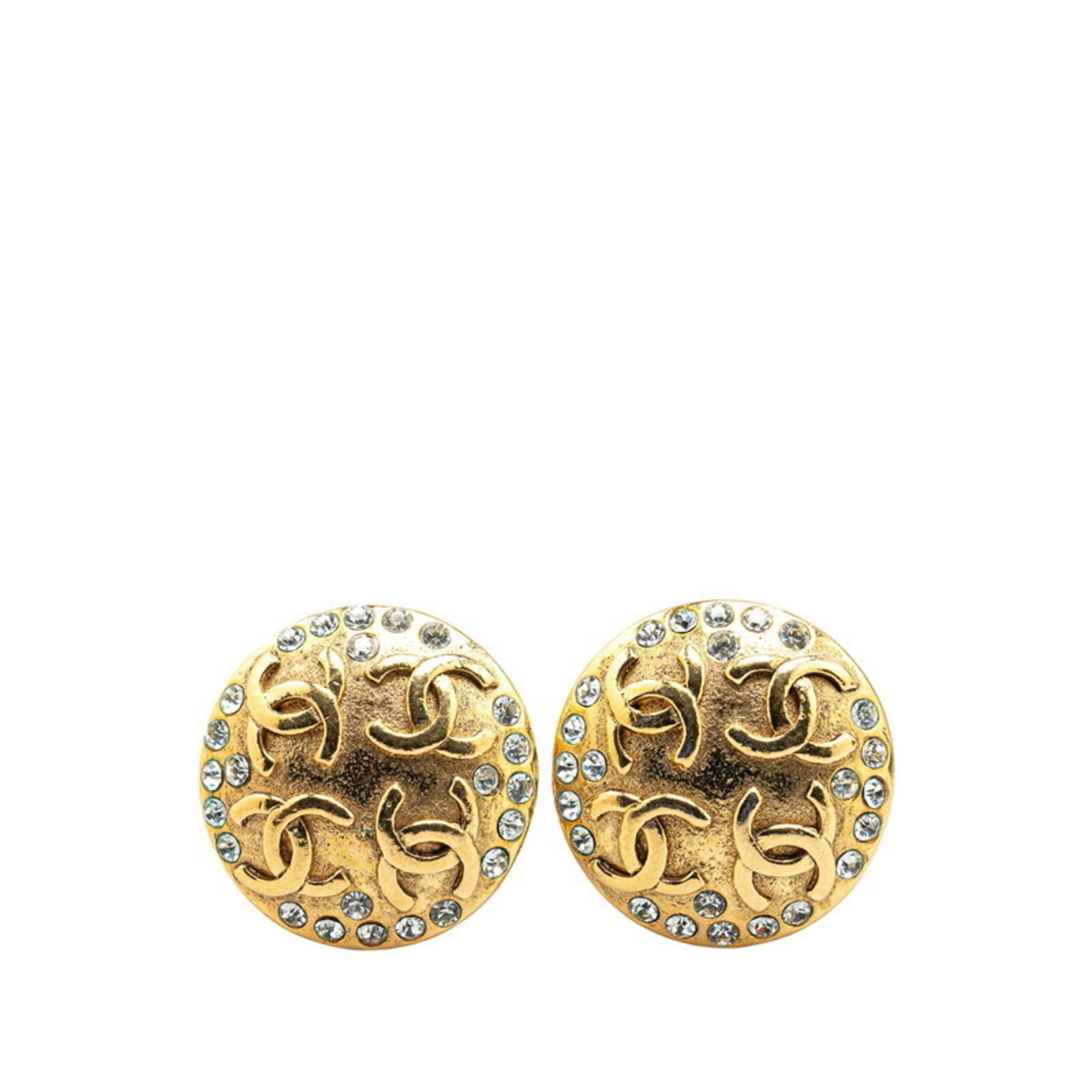 Earrings Chanel Clip: Earrings Chanel Clip Chanel Clip Earrings measuring 30.60mm x 30.60mm, used in good condition with visible traces of wear. Item Specifics: Brand: Chanel Type: Clip Earrings Gender: Women Size