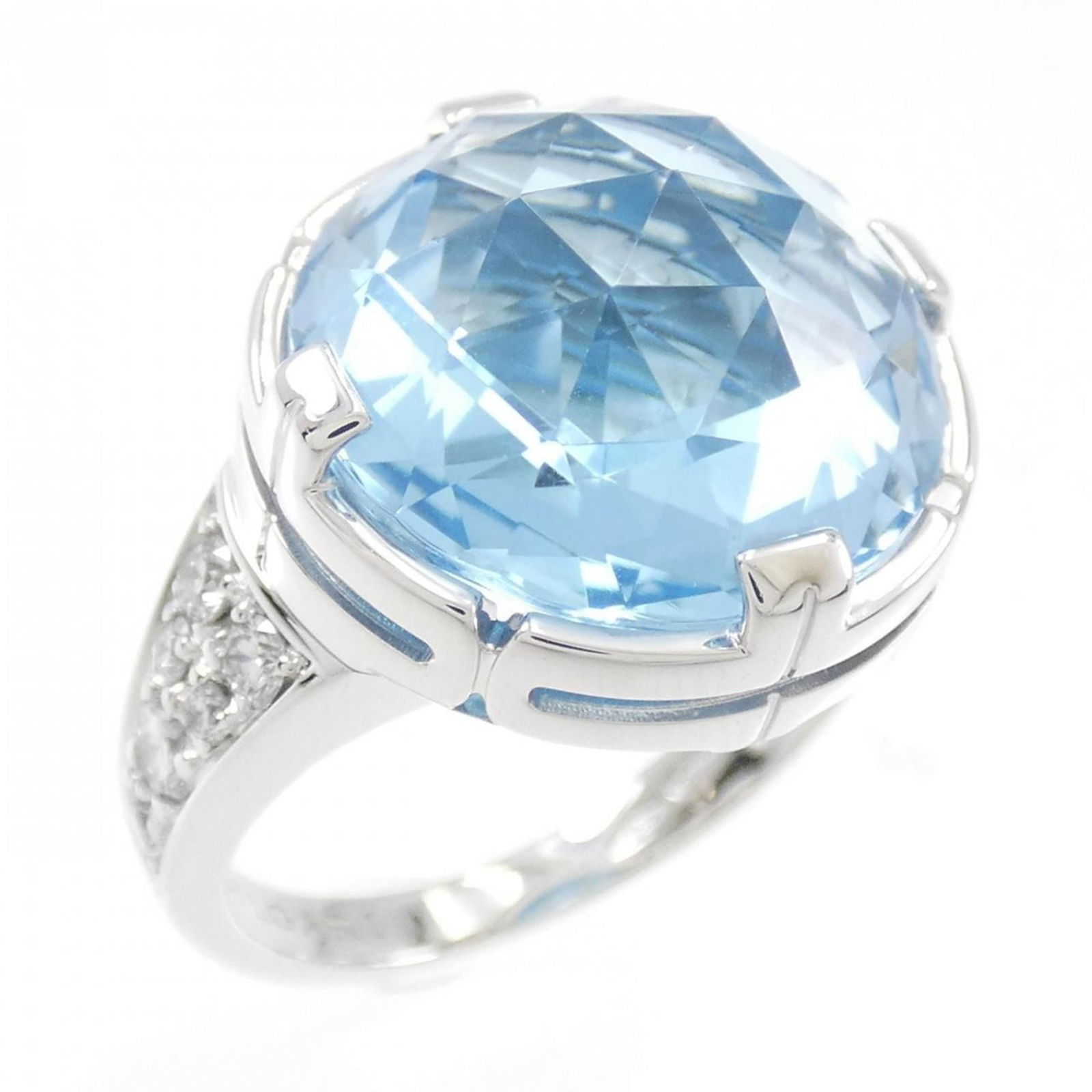 Bvlgari 18K White Gold Band Ring: Bvlgari 18K White Gold Band Ring Bvlgari 18K White Gold Band Ring for women, featuring diamond and topaz, size 4.5, in very good used condition with minor traces of usage. Item Specifics: Brand: