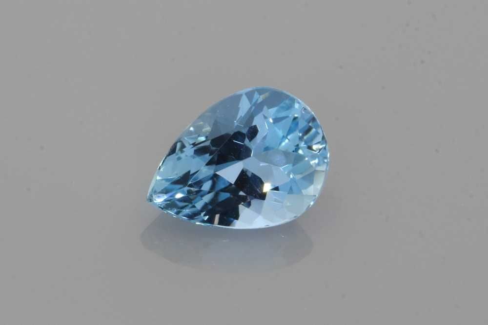 Loose Aquamarine Gemstone Pear 1.05ct Blue EC: Loose Aquamarine Gemstone Pear 1.05ct Blue EC This loose aquamarine gemstone weighs 1.05ct, is faceted with a vivid blue color and EC clarity, measuring 8.0L x 6.0W mm, and has no treatment or certifi