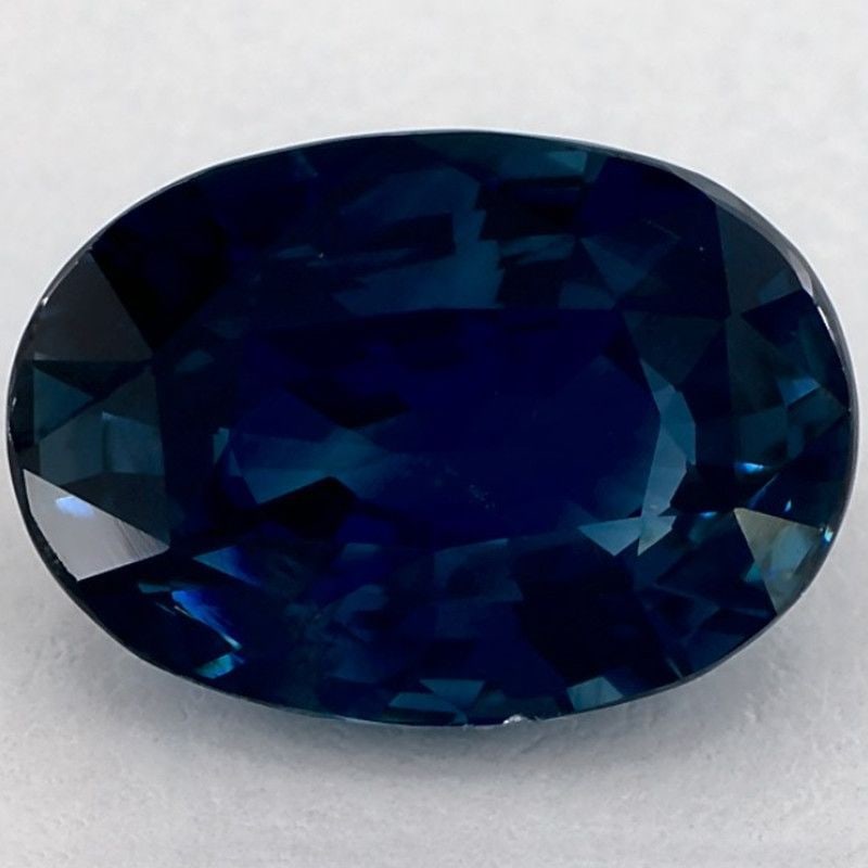 Loose Sapphire Gemstone Oval 4.08ct Blue EC: Loose Sapphire Gemstone Oval 4.08ct Blue EC Loose heat-treated blue sapphire gemstone weighing 4.08ct, faceted with EC clarity, and no certification. Item Specifics: Type: Sapphire Carat: 4.08 Cut: