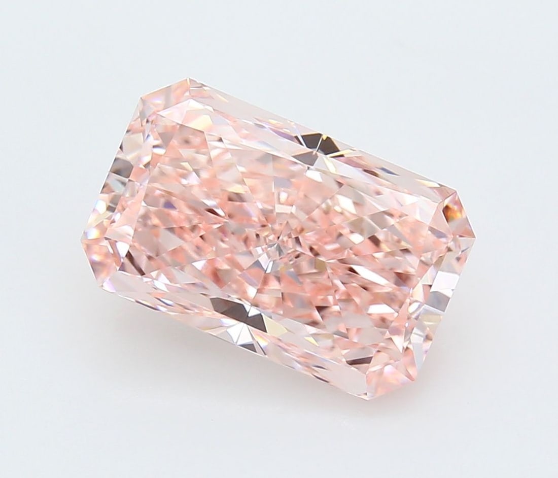 Loose Lab Diamond 4.7ct Fancy Vivid Pink VVS2 - IGI Radiant: Loose Lab Diamond 4.7ct Fancy Vivid Pink VVS2 - IGI Radiant This loose lab-grown diamond, weighing 4.7ct, exhibits a Fancy Vivid Pink color with VVS2 clarity, excellent polish, and symmetry, with